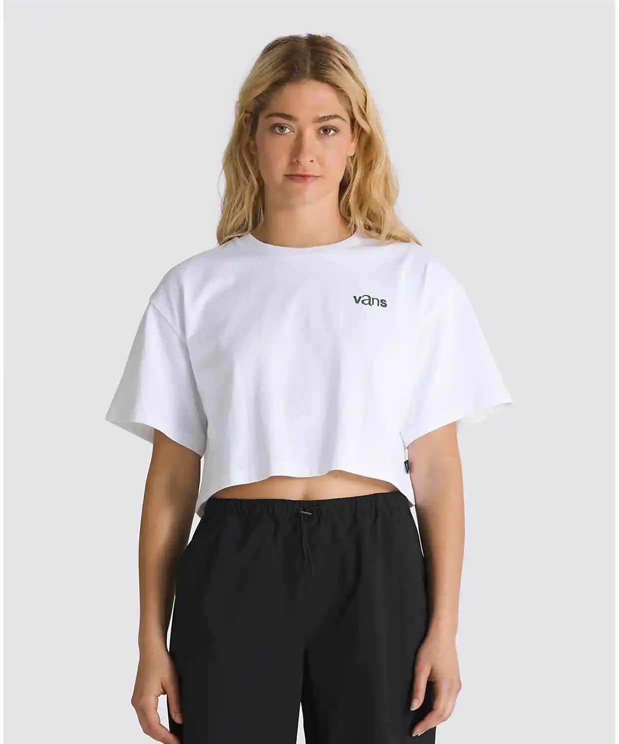 Vans Crop Modası: Gençler Arasında Popüler Olan Rahat ve Şık Trend