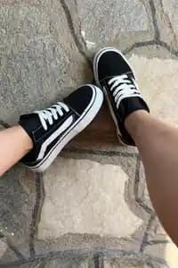 Vans Kalın Tabanlı Ayakkabılar: Günümüz Moda Trendlerinde Rahat ve Şık Seçenekler