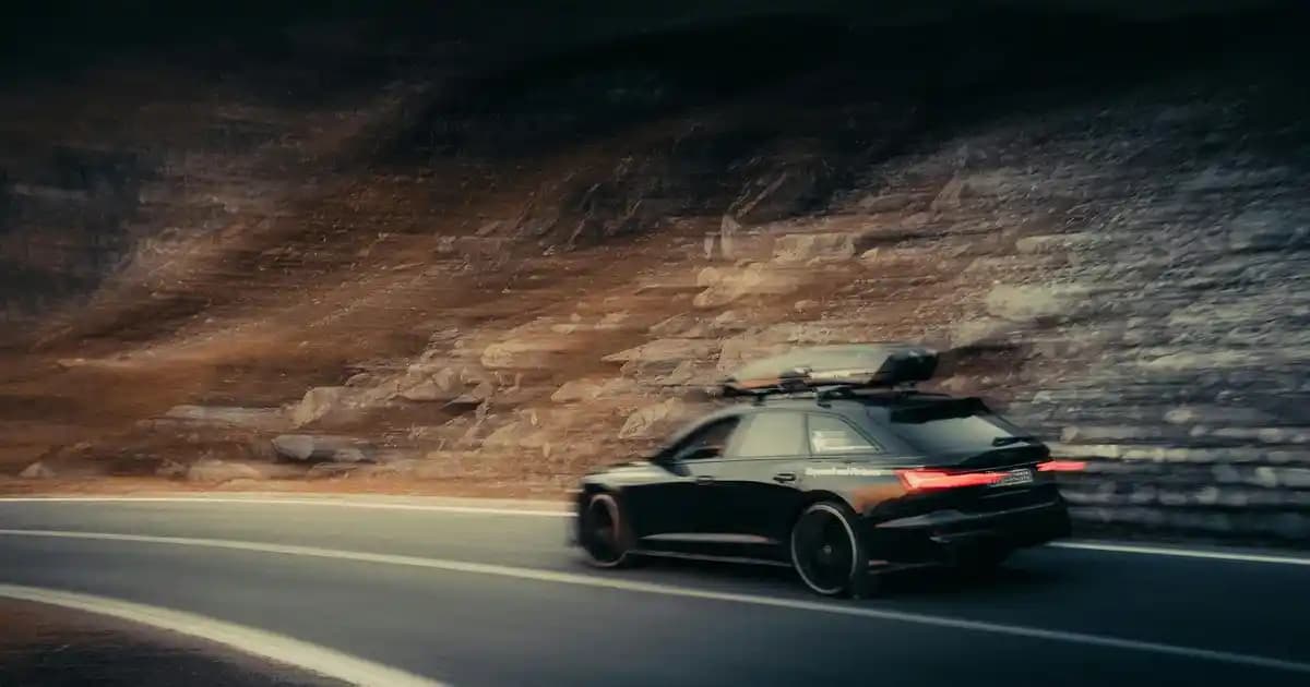 Vans Kıyafetleri: Günlük ve Özel Tarzlar İçin Modern ve Rahat Moda Seçenekleri