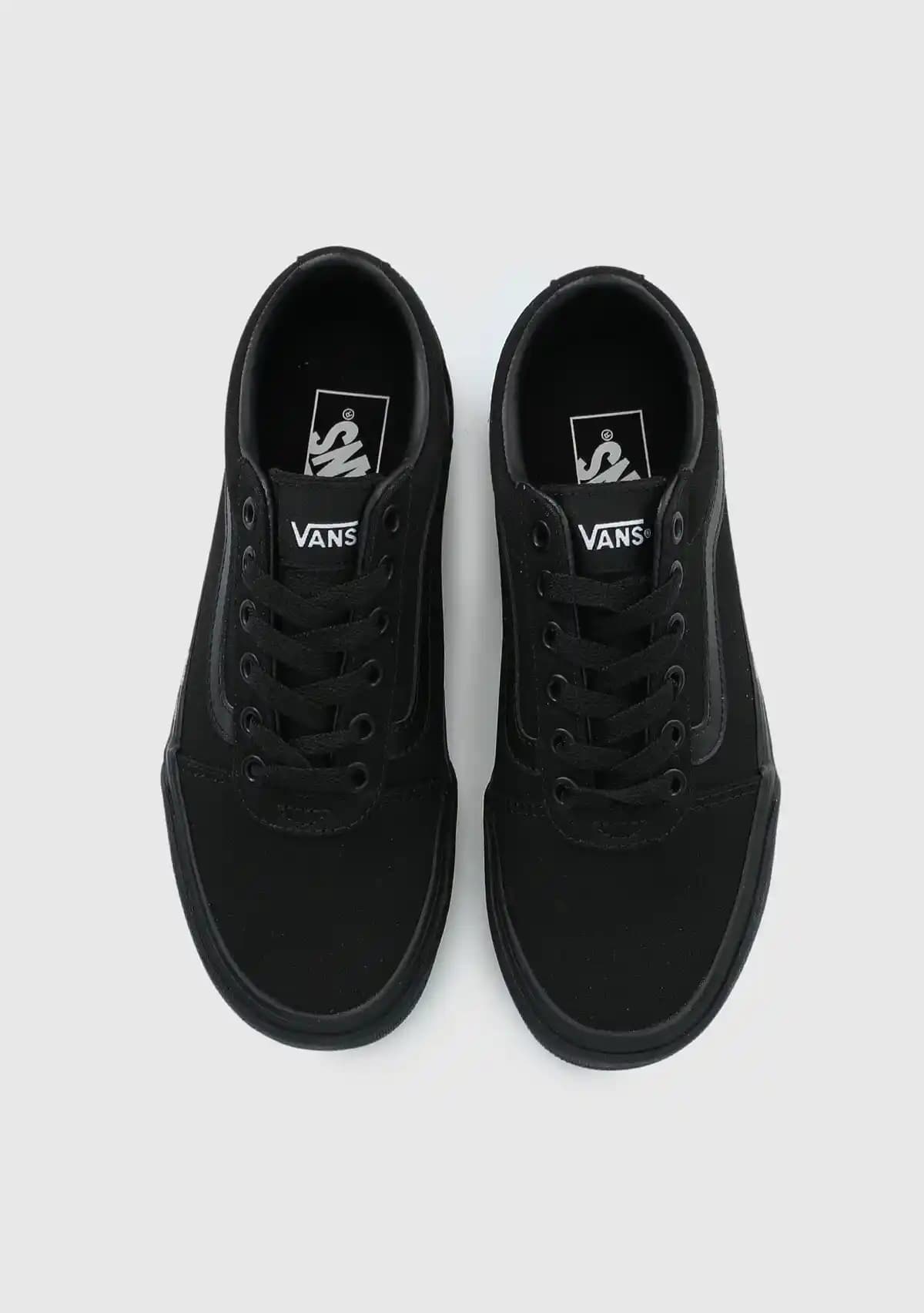 Vans Siyah Kadın Ayakkabıları: Moda ve Konforu Bir Arada Sunan Zamansız Seçenekler