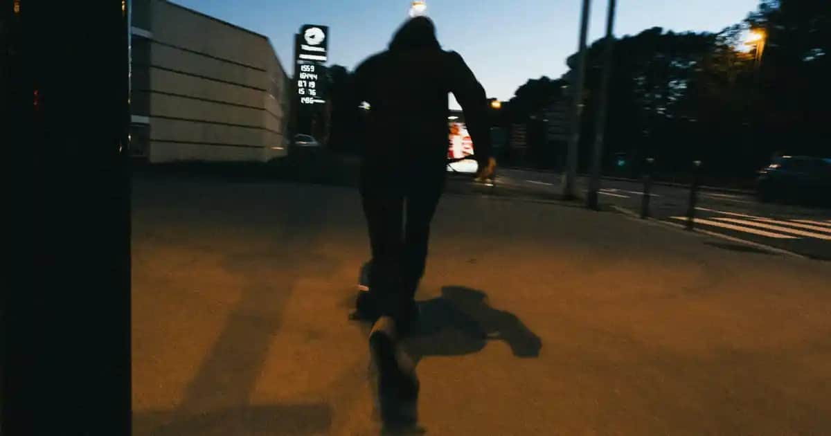 Vans Siyah Sırt Çantası: Moda ve Fonksiyonelliğin Uyumlu Birleşimi