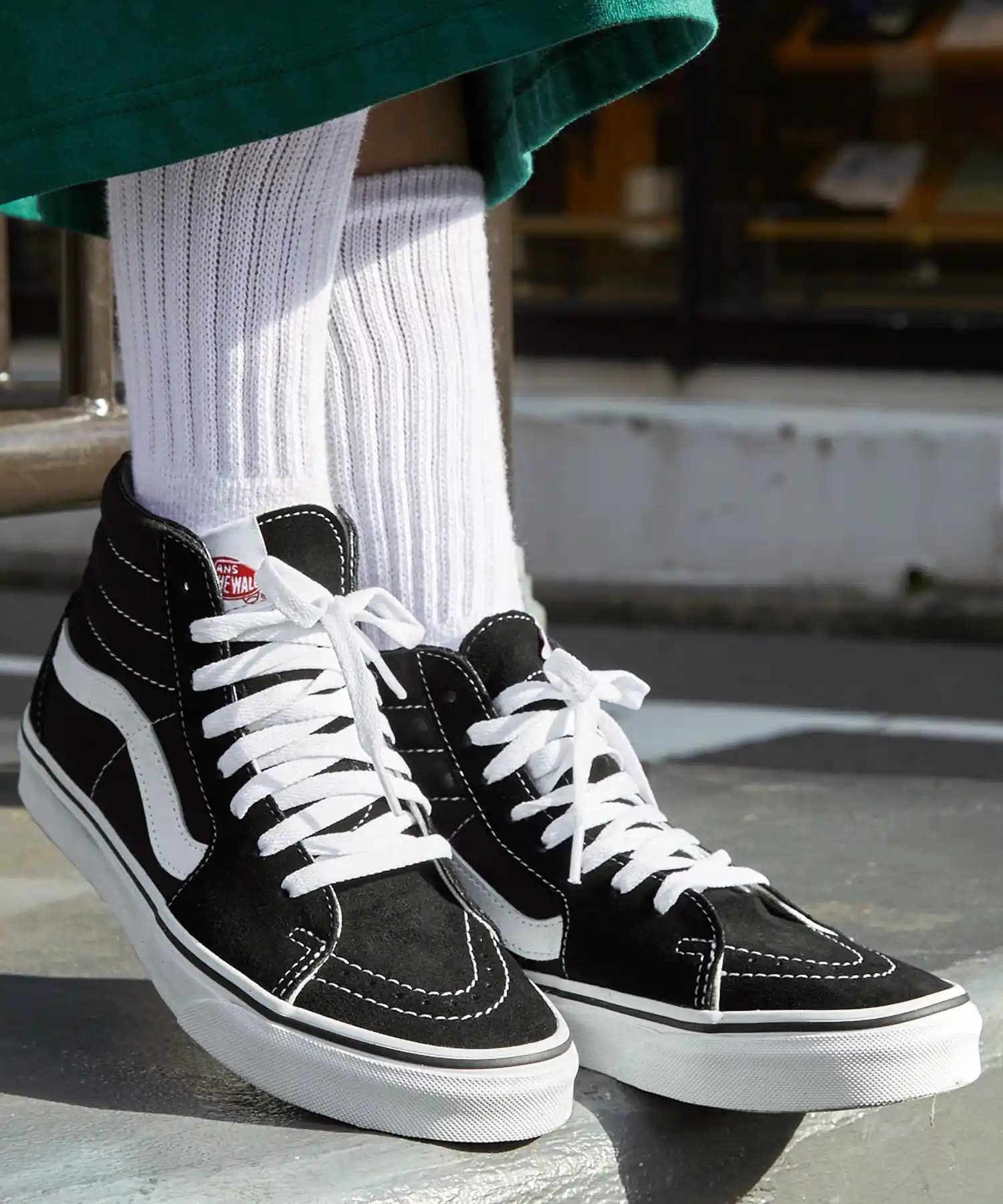 Vans Sk8-Hi: Sokak Modasının İkonik ve Zamansız Stil Parçası