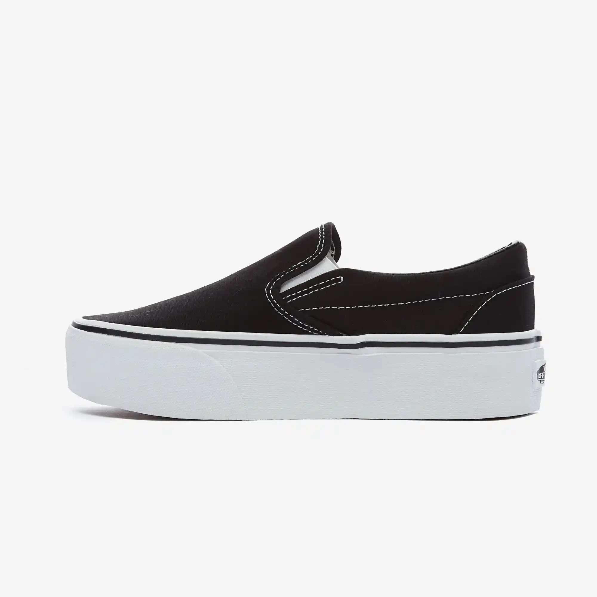 Vans Slip-On Kadın Modasında Tarihçe, Trendler ve Stil Önerileri