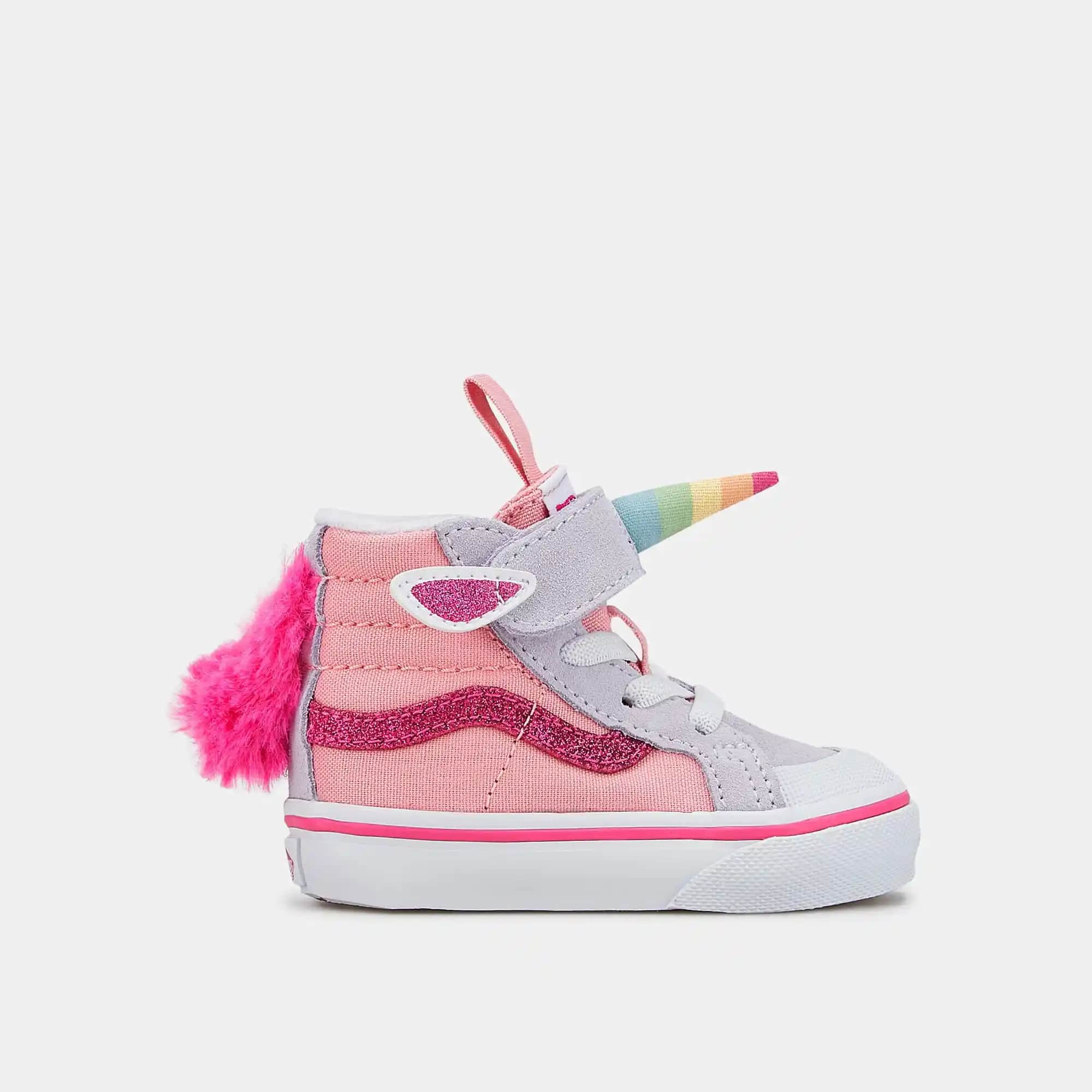 Vans ve Unicorn Temasıyla Renkli ve Eğlenceli Moda Trendleri Analizi