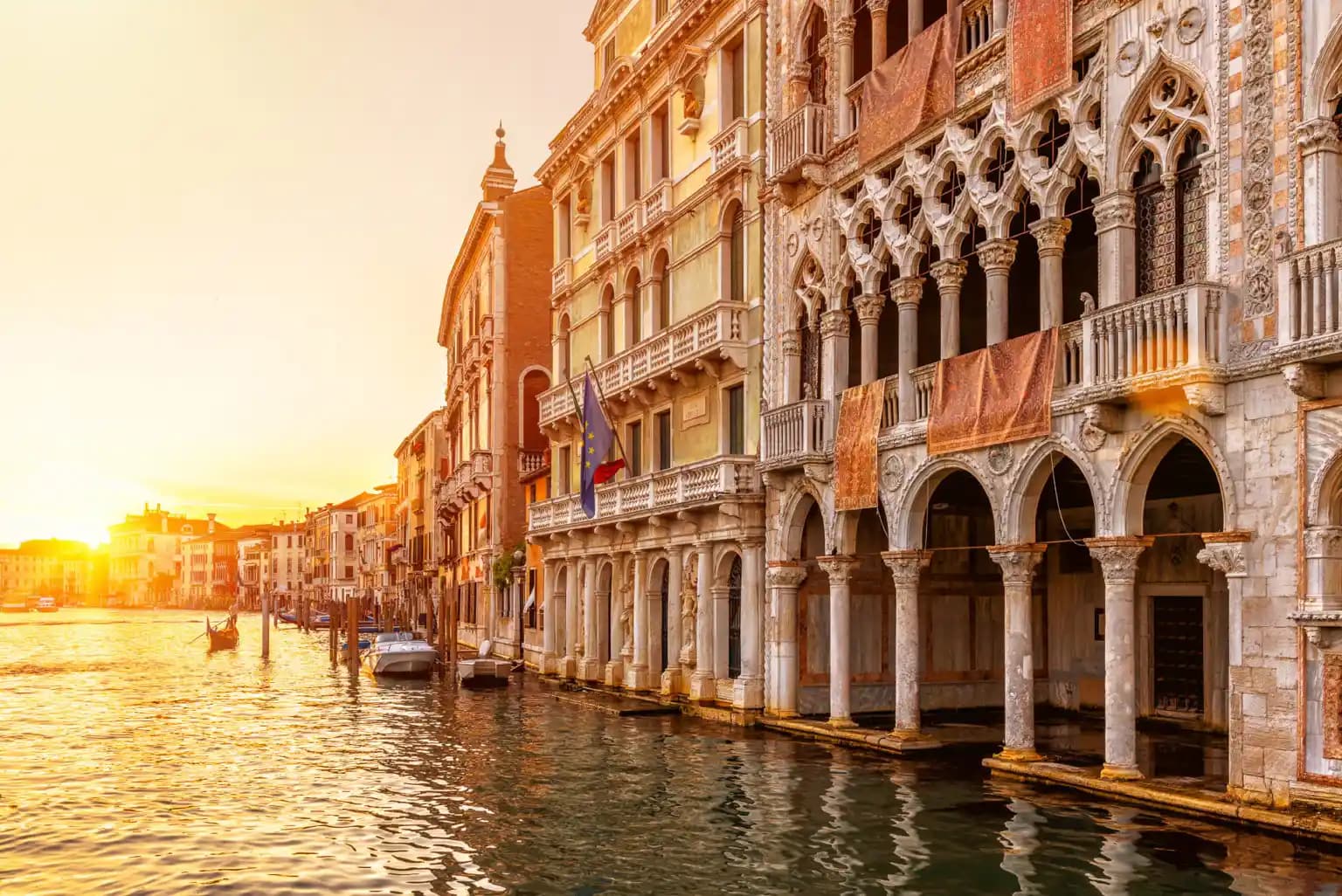 Venezia'nın Tarih, Kültür ve Modern Moda Trendlerindeki Benzersiz Konumu ve Geleceği