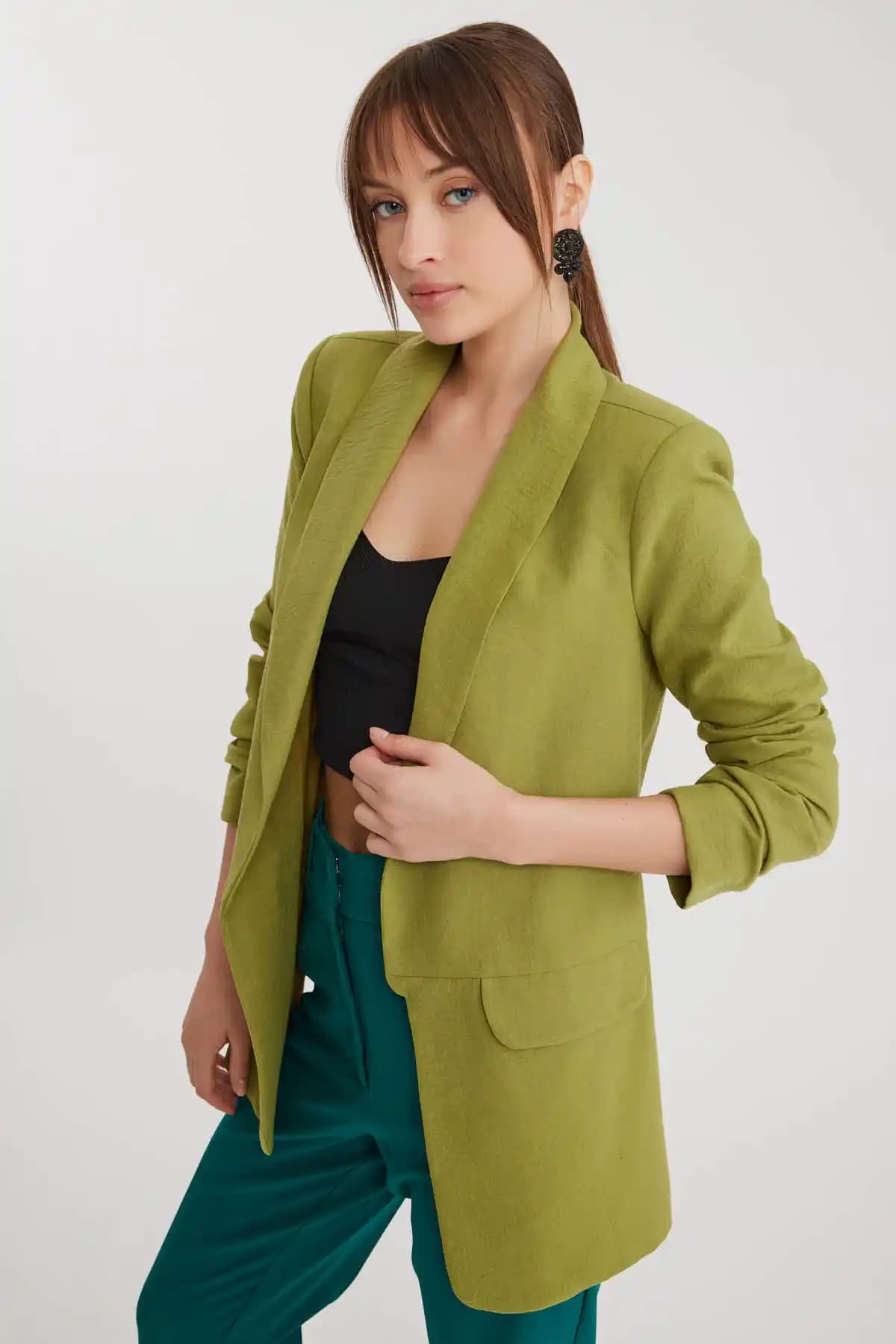 Viskon Ceketler: Hafif ve Şık Tasarımlarla Moda Dünyasında Öne Çıkın