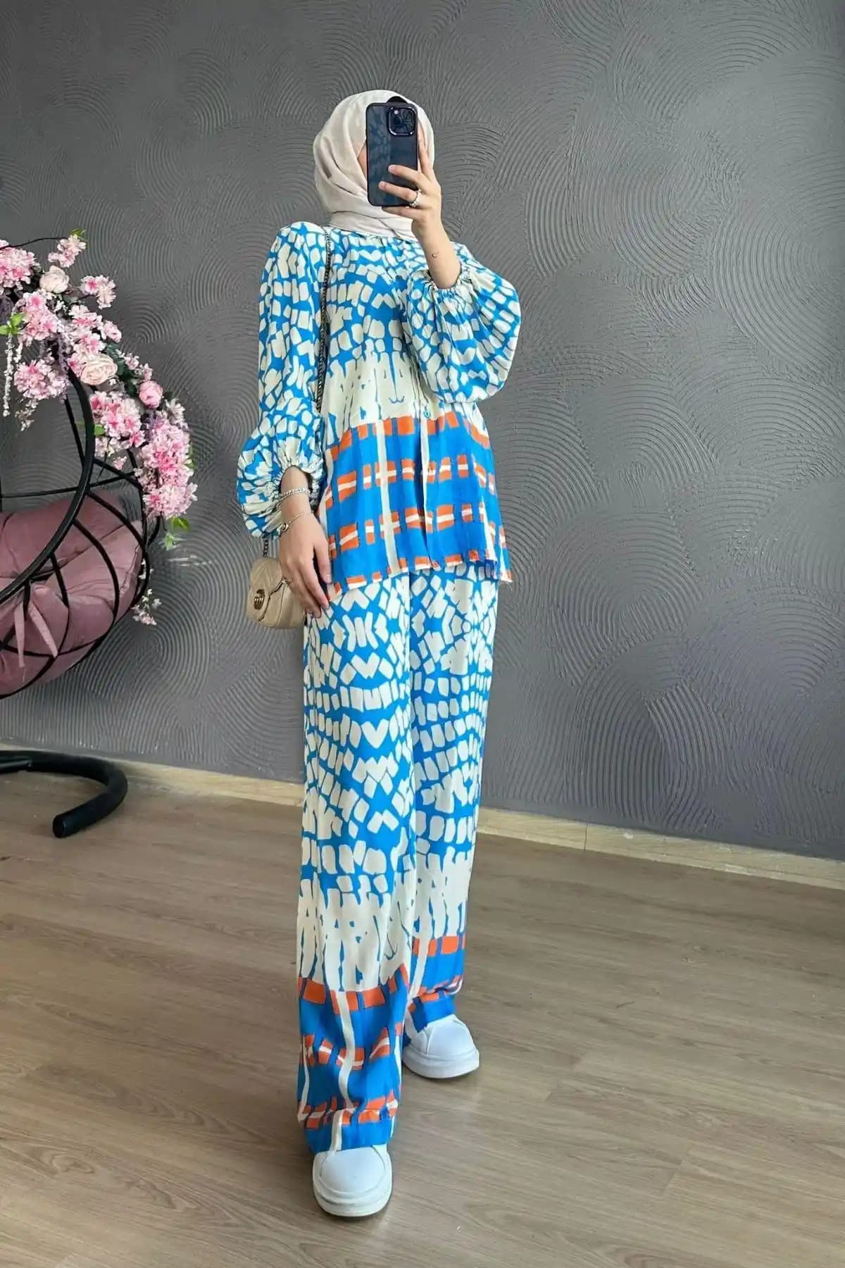 Viskon Takımlar: Rahatlık ve Şıklığı Bir Arada Sunan Moda Trendleri