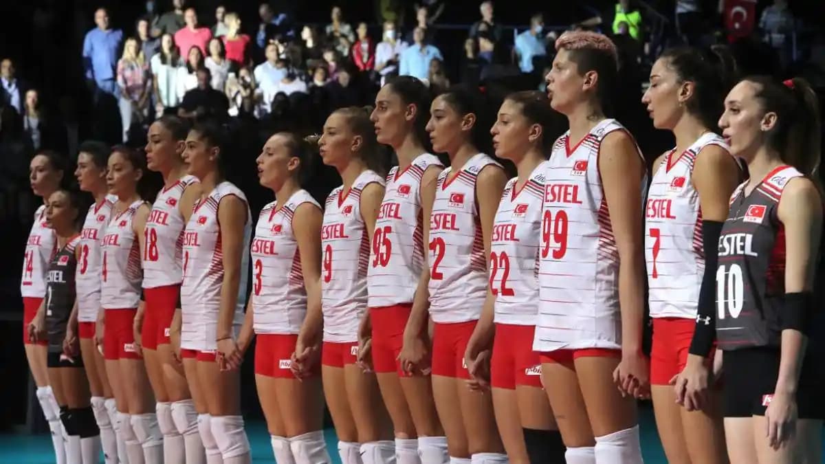 Voleybol Oynarken Giyilmesi Gereken Kıyafetler ve Güncel Trendler Hakkında Kapsamlı Rehber