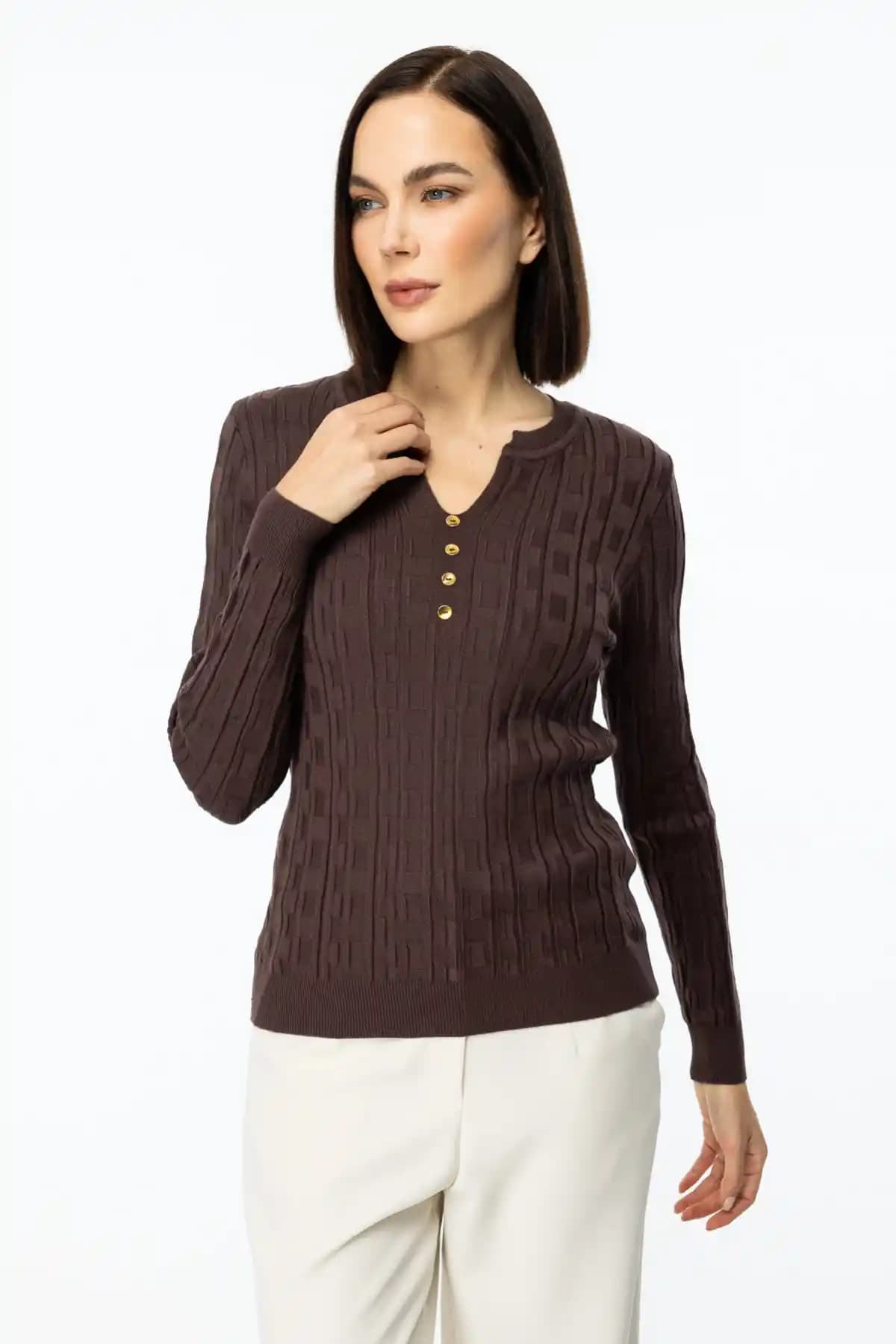 Yaka Düğmeli Kazaklar Moda Trendleri ve Kombinasyon Önerileri 2024