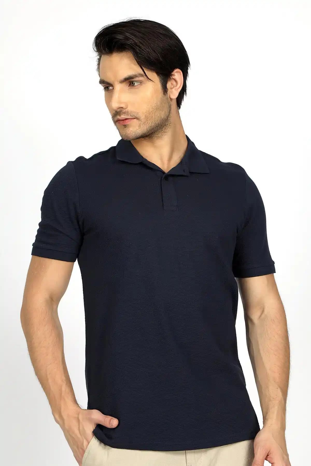 Yaka Tişörtleri Moda Dünyasında Güncel Trendler ve Kombinasyon İpuçları