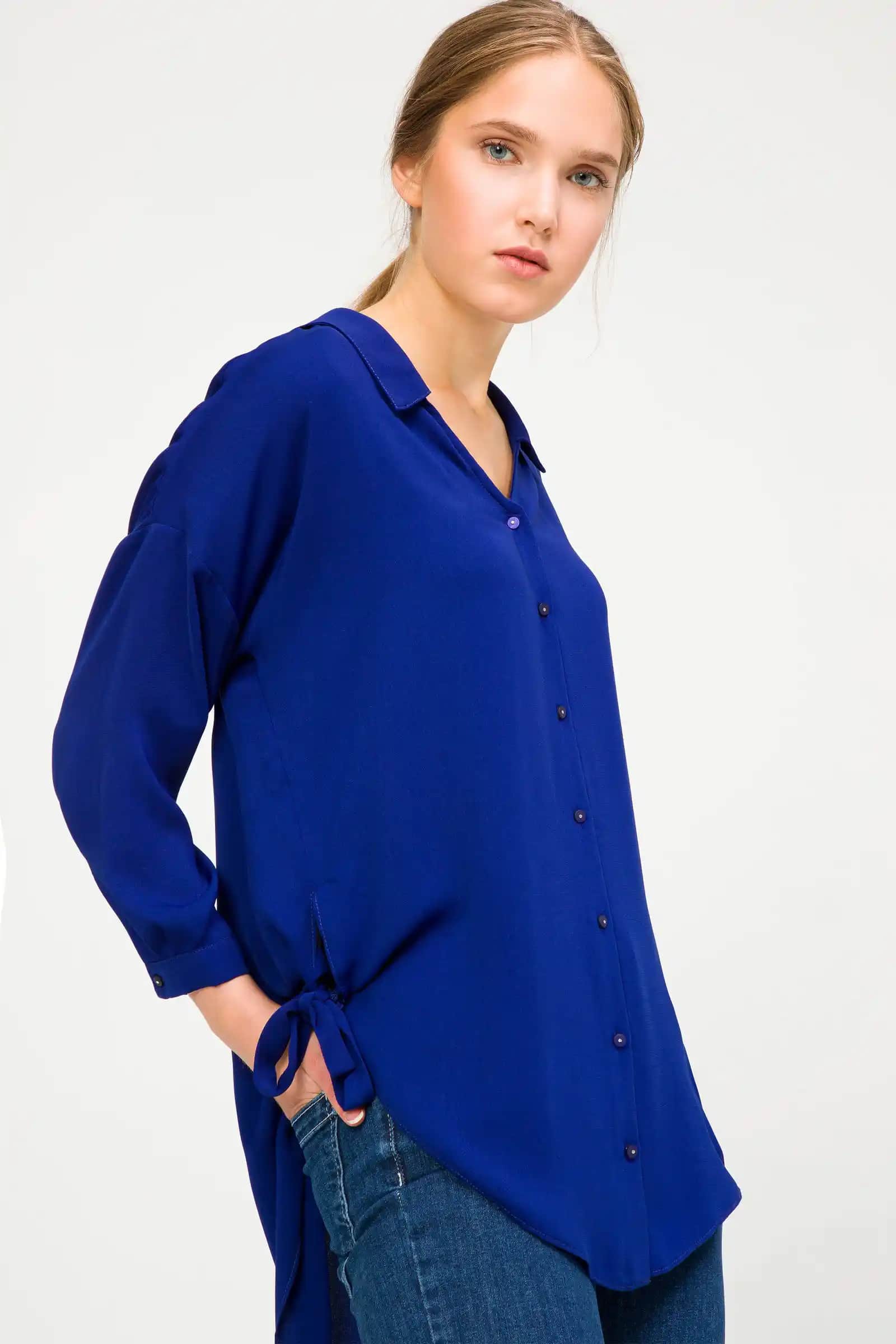 Yakalı Gömlekler Moda Dünyasında Zamansız Şıklık ve Stil Önerileri