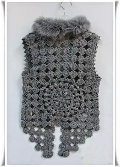 Yakalı Yelek Modelleri ve Trendleri: Moda ve Fonksiyonelliğin Birleştiği Stil Seçenekleri