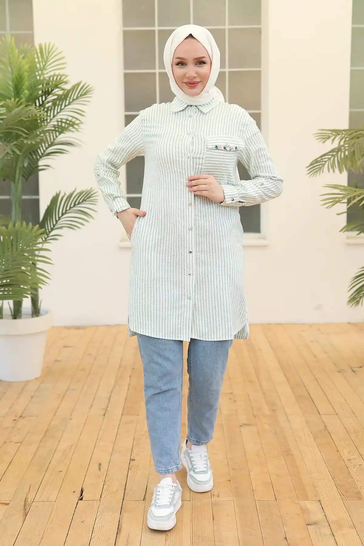 Yakası Düğmeli Gömlekler Modada Zamansız Şıklık ve Stil Seçenekleri