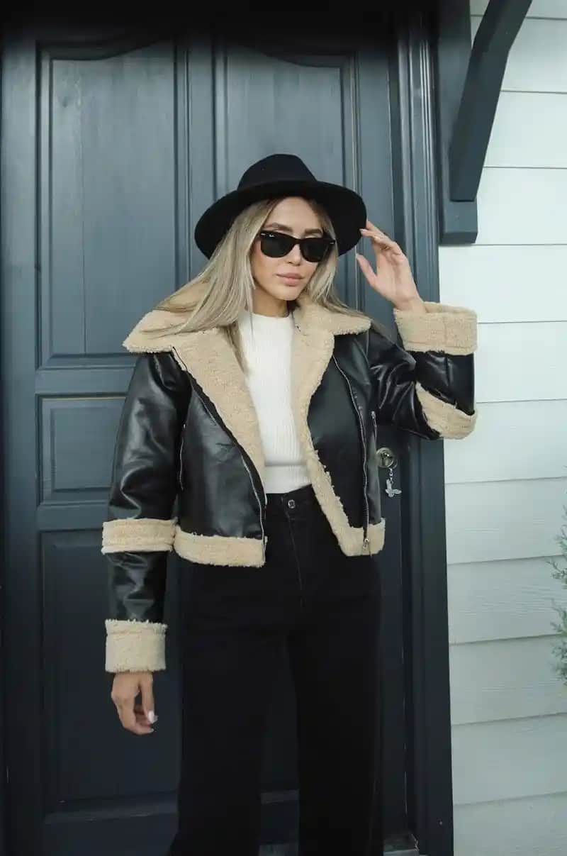 Yakası Kürklü Deri Montlar: Şıklık ve İşlevselliğin Güncel Modadaki Yeri