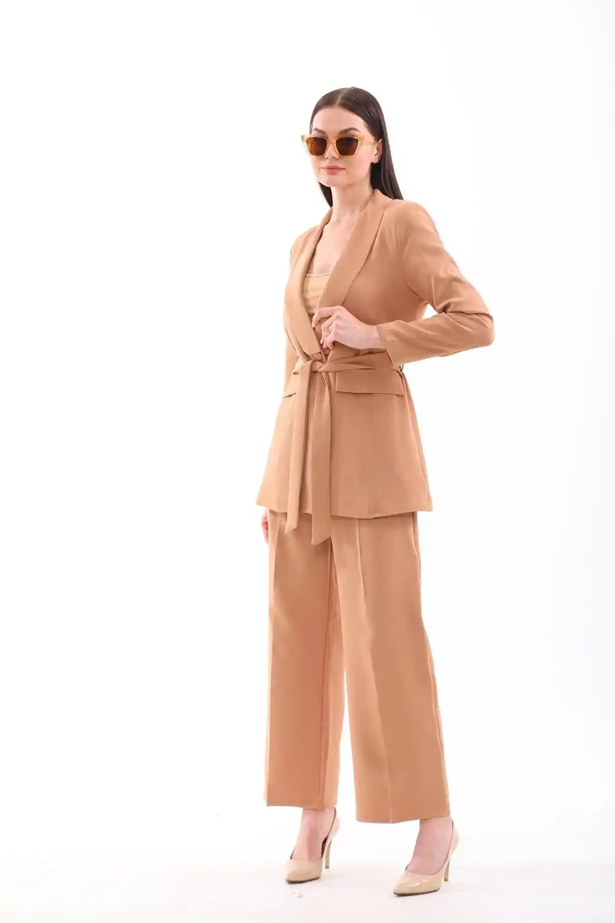 Yandan Düğmeli Takım Elbise: Modern ve Şık Tasarımlarla Stilinizi Yansıtın