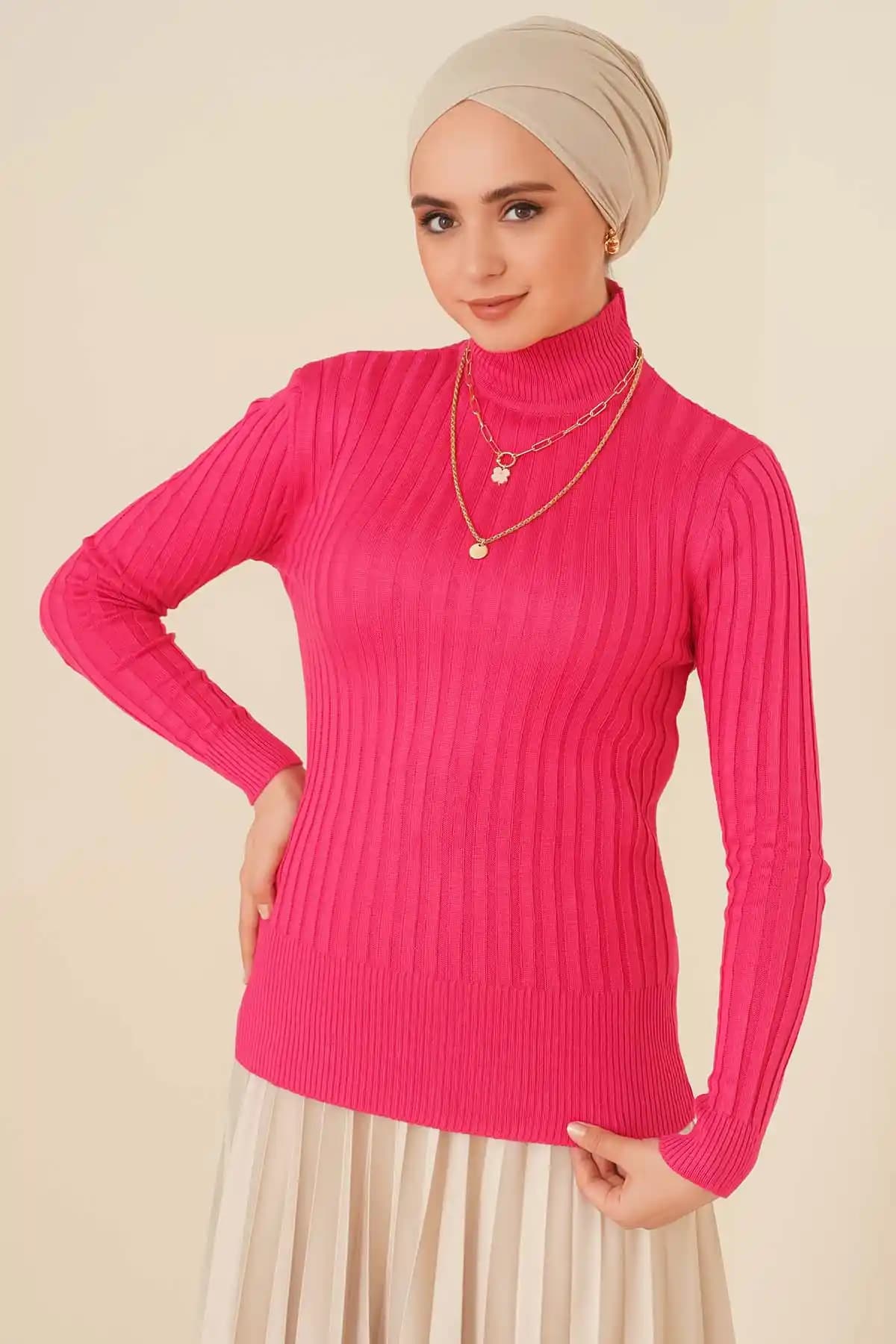 Yarım Boğazlı Kazaklar: Kış Modasında Şıklık ve Fonksiyonellik Rehberi