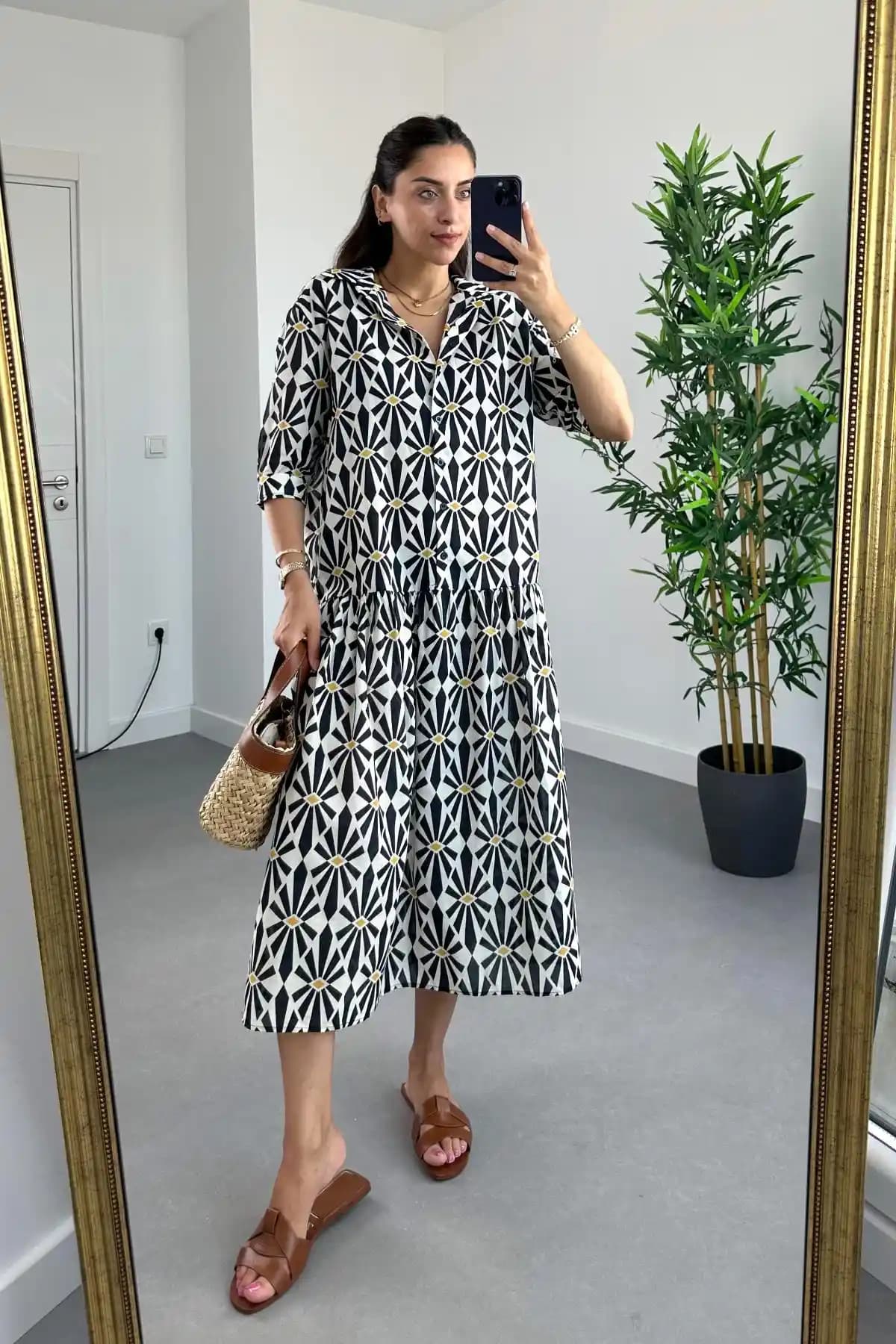 Yarım Elbise Nedir ve Moda Dünyasında Neden Bu Kadar Popüler