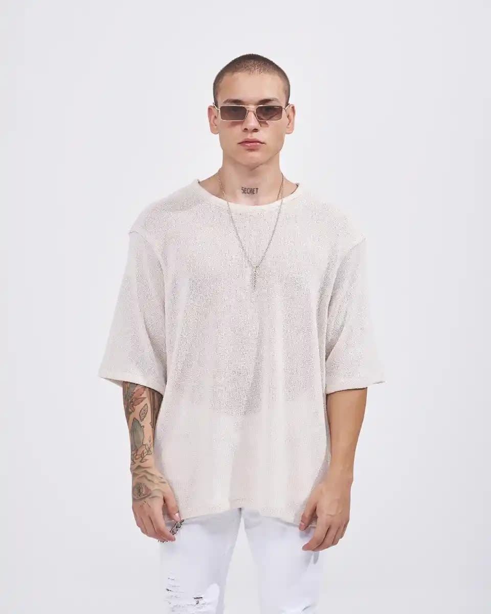 Yarım Kollu Bol Tişörtlerle Günlük ve Şık Kombinler Oluşturma Rehberi