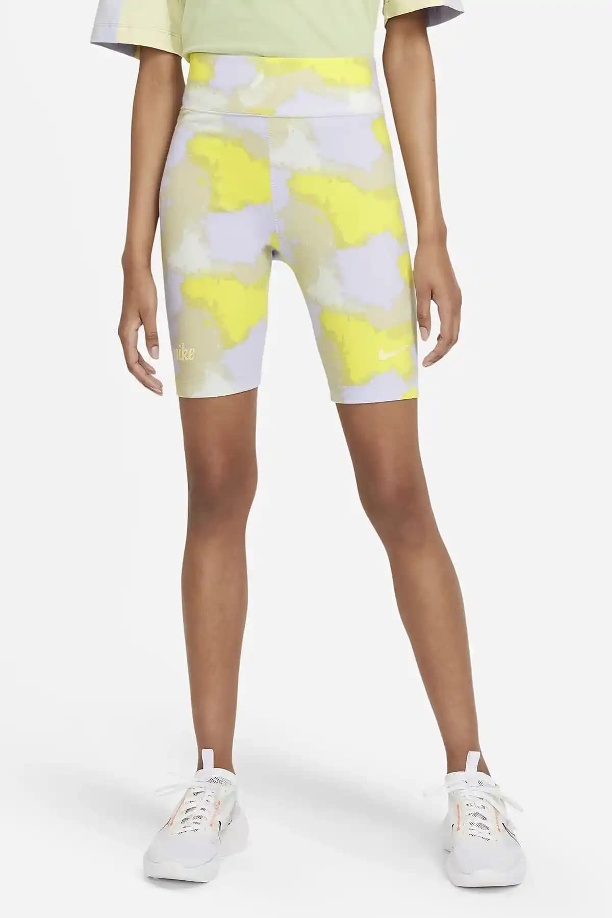 Yarım Şort Modası ve Kombinasyon İpuçlarıyla Yaz Stilinizi Yükseltin