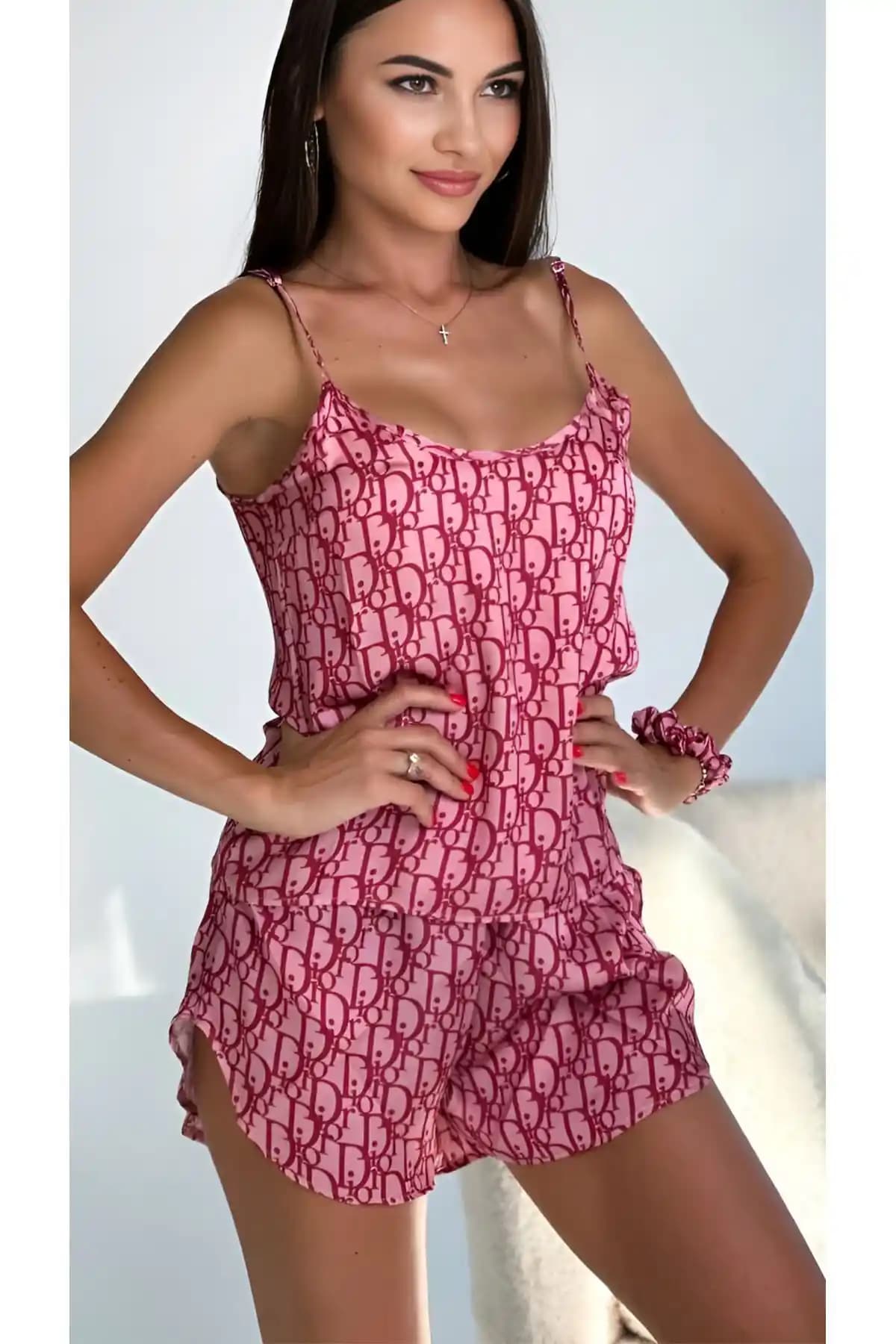 Yaz Ayları İçin Rahat ve Şık Yazlık Gecelik Takımı Seçenekleri ve Trendler