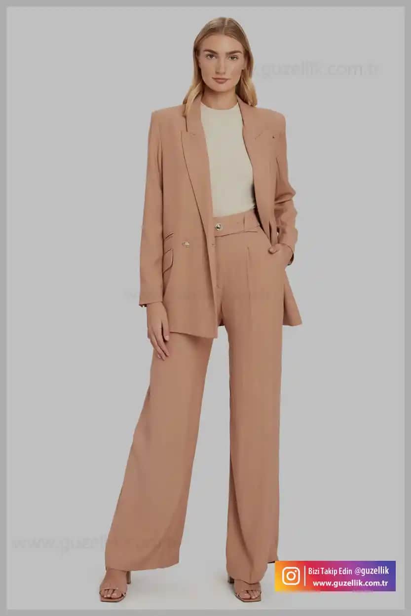 Yaz Ayları İçin Uygun Hafif ve Şık Takım Elbise Seçenekleri ve Stil İpuçları