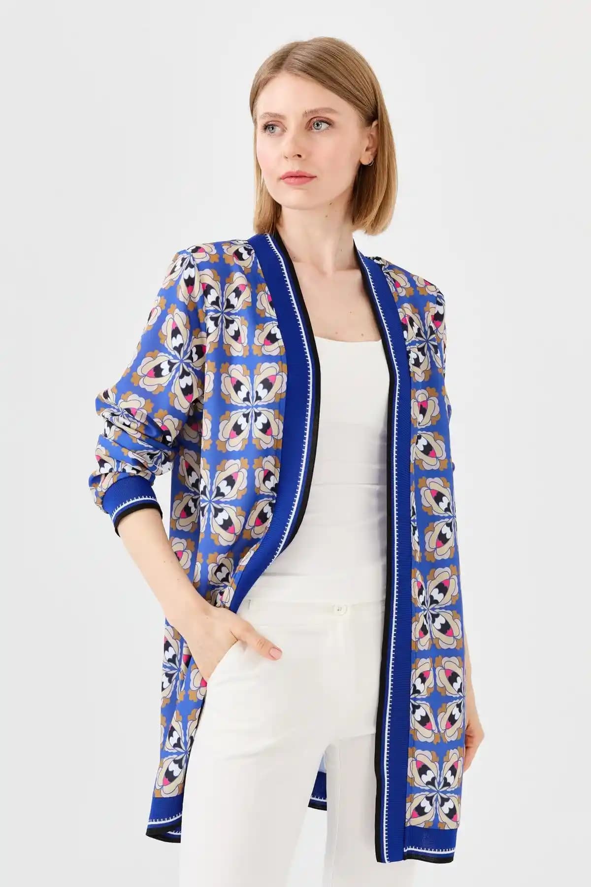 Yaz Aylarında Şıklık ve Konfor Sağlayan Uzun Yazlık Ceket Seçenekleri ve Trendler