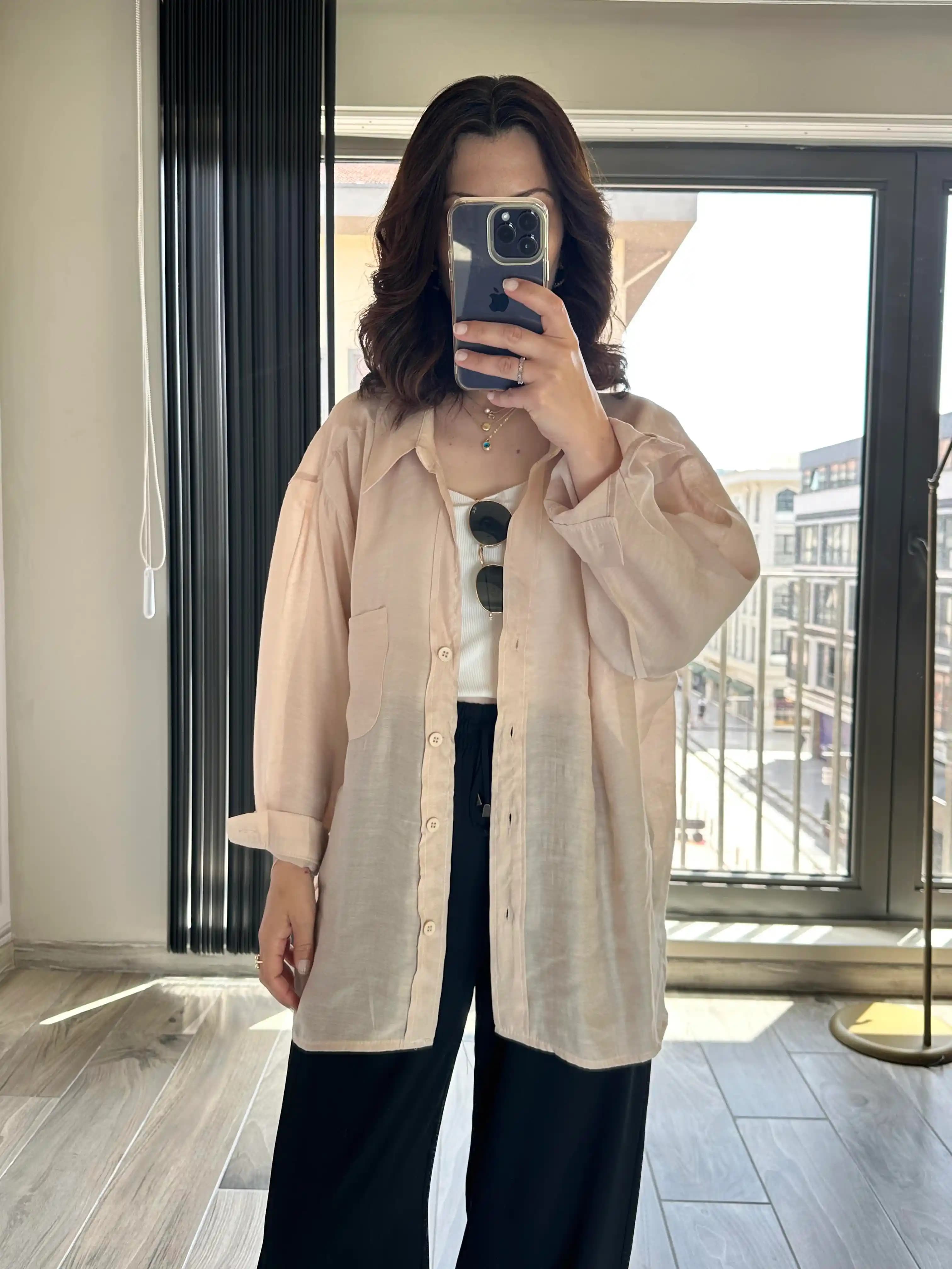 Yaz Gömleği Modası ve Kombinasyon Önerileriyle Yazın Şıklığını Yakalayın