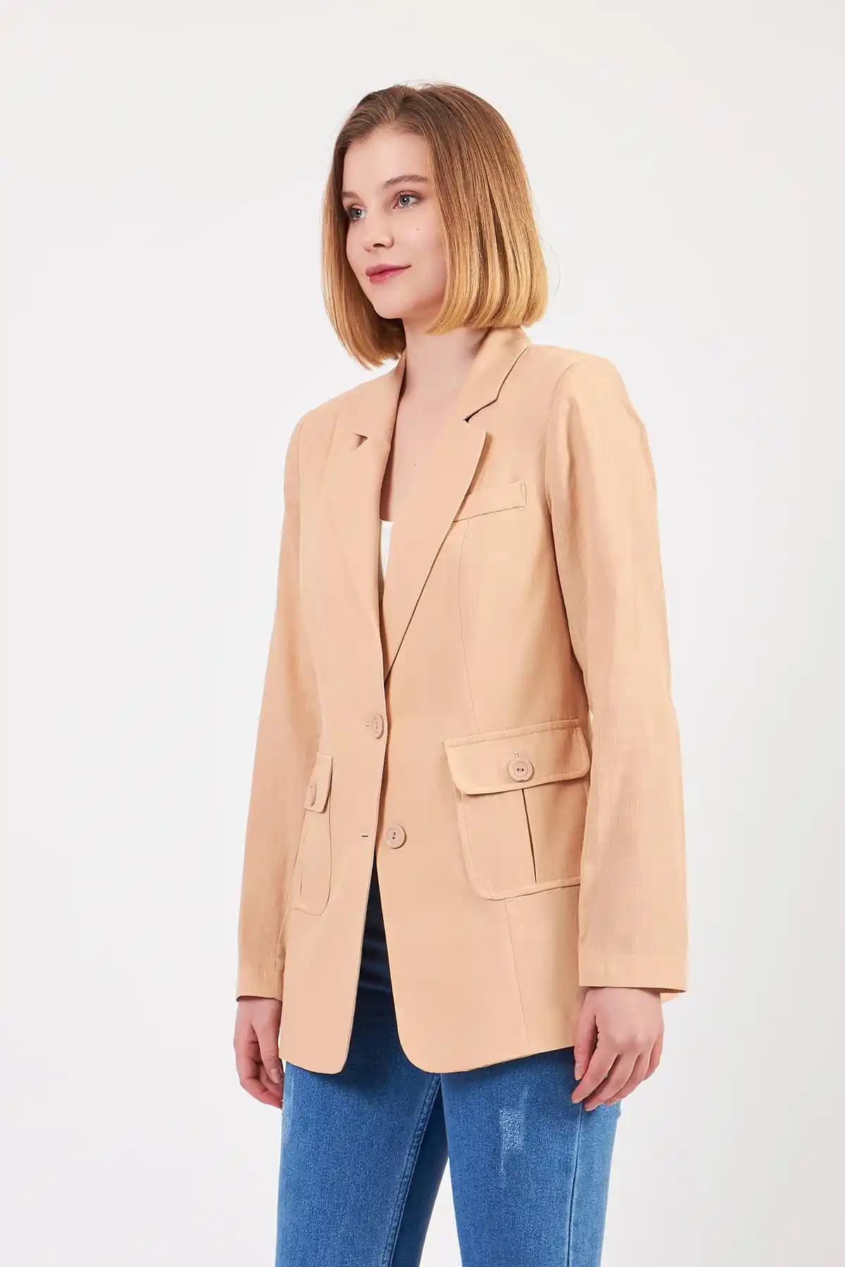 Yazlık Keten Ceketler: Yazın Şıklığını Tamamlayan Hafif ve Doğal Parçalar