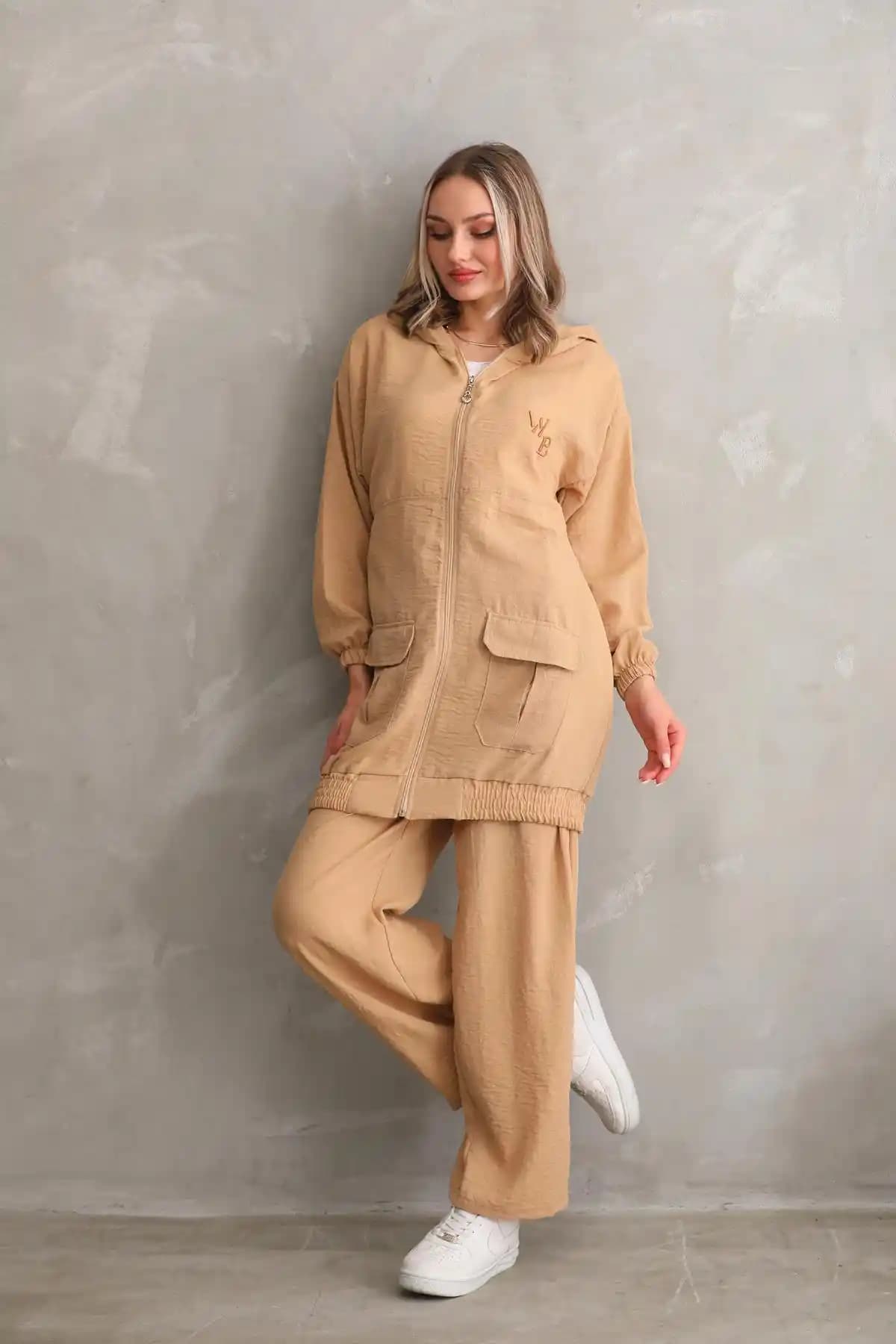 Yazlık Keten Takımlar Kadınlar İçin Şıklık ve Rahatlık Sunan Trend Parçalar