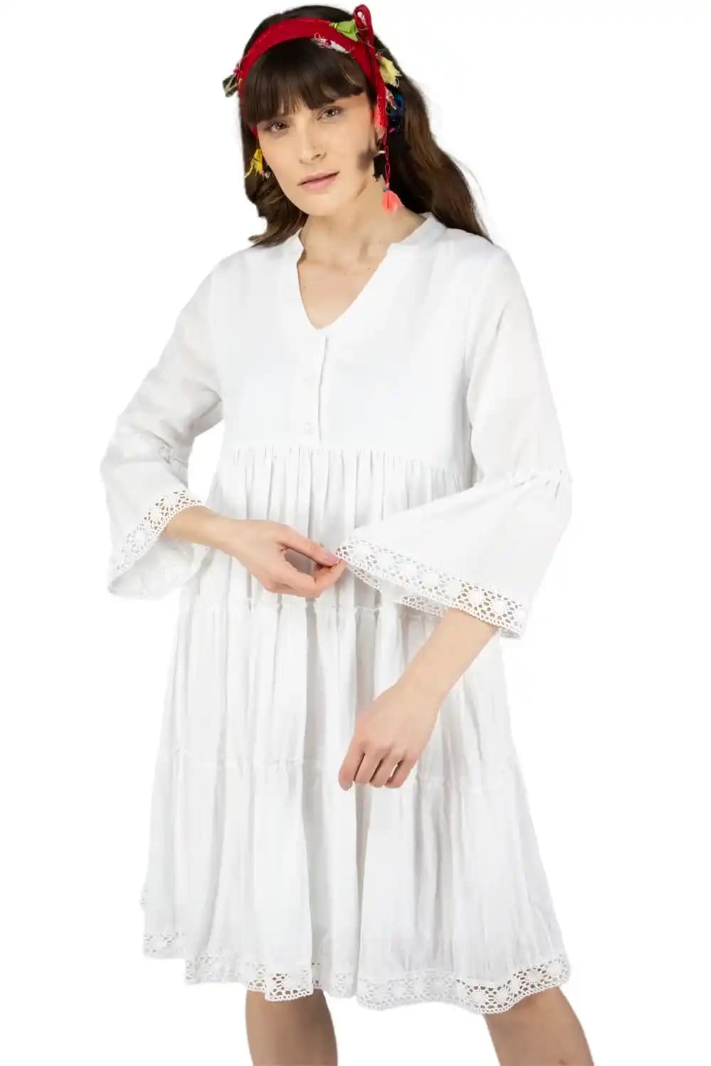 Yazlık Kısa Elbise Trendleri ve Stil İpuçlarıyla Yaz Aylarında Şıklık ve Konfor