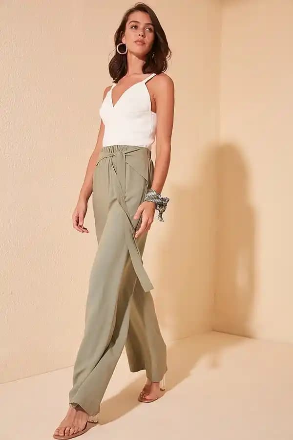 Yazlık Pantolon Modelleri: Rahat ve Şık Seçeneklerle Yaz Aylarına Hazırlık