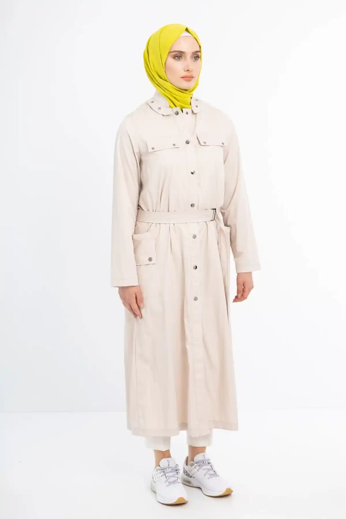 Yazlık Trençkotlar Modada Şıklık ve Konforun En İyi Kombinasyonu