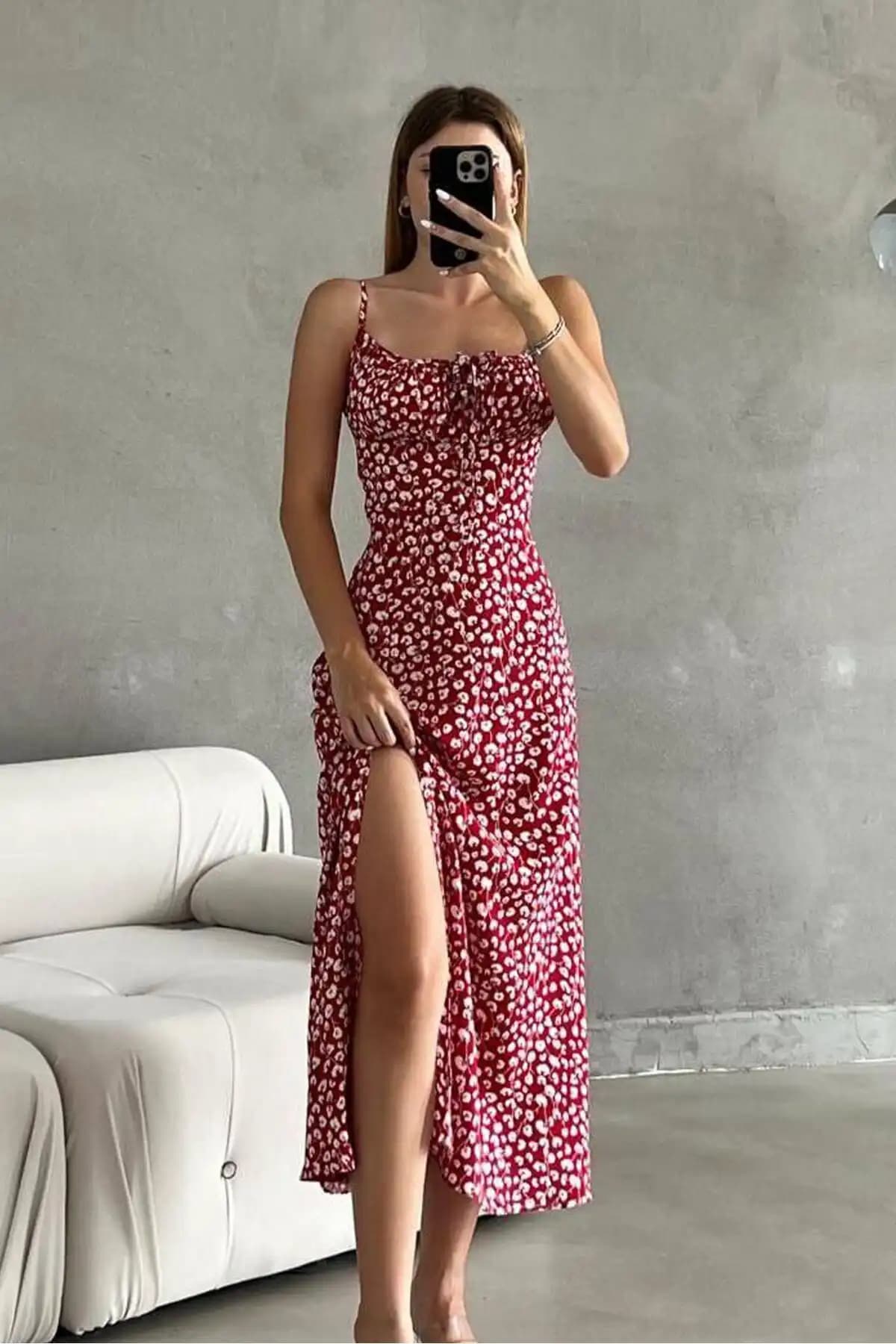 Yazlık Yırtmaçlı Elbise Trendleri ve Stil İpuçları 2024