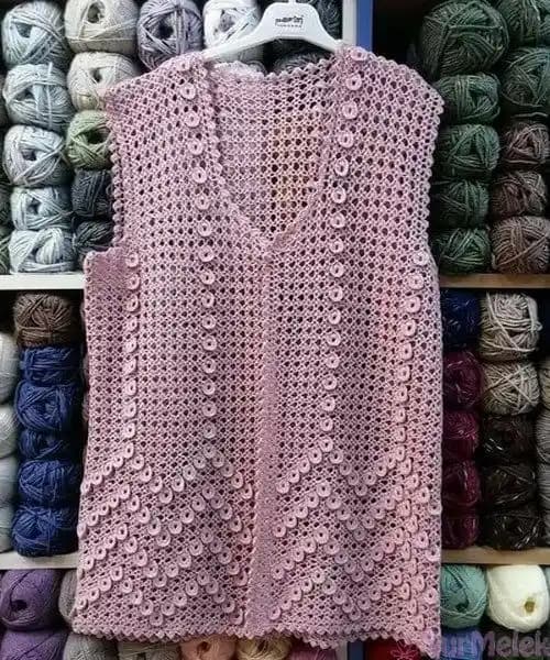 Yelek Modelleri ve Moda Dünyasındaki Yeri Güncel Trendler ve Kombin İpuçları