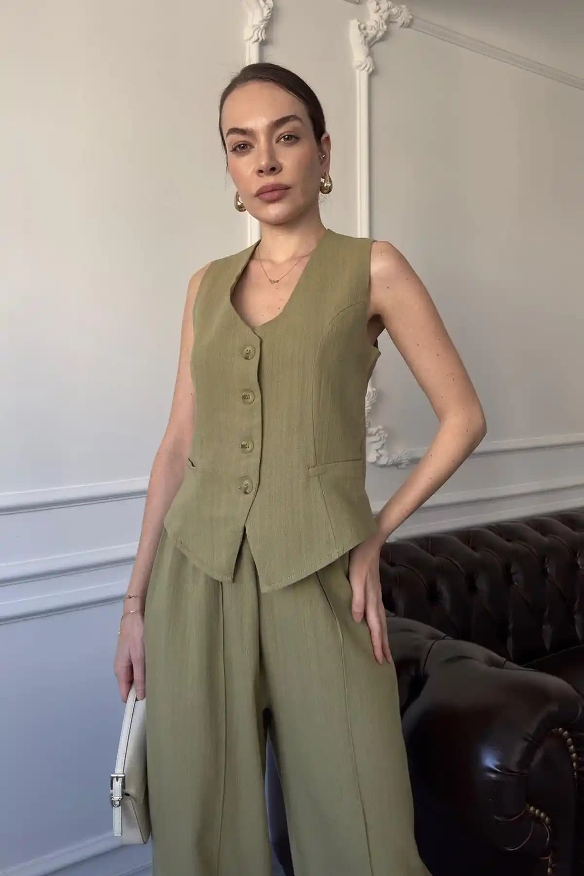 Yelekli Keten Takım Modasında Güncel Trendler ve Stil İpuçları