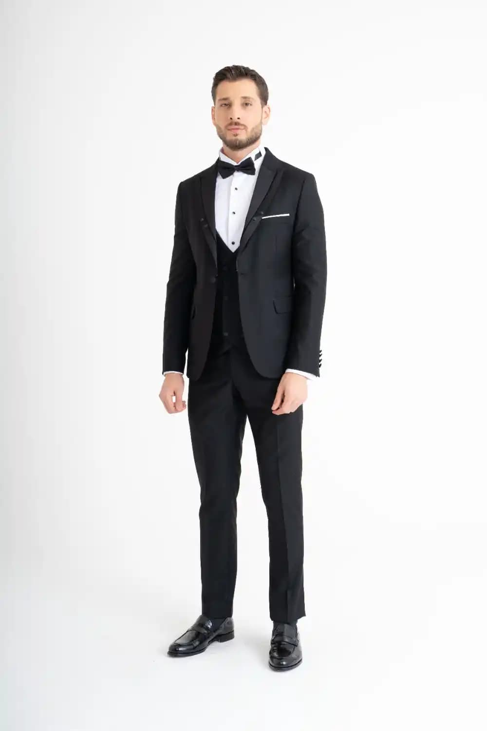 Yelekli Smokin Nedir ve Günümüz Moda Trendlerindeki Yeri Hakkında Detaylı Bilgi