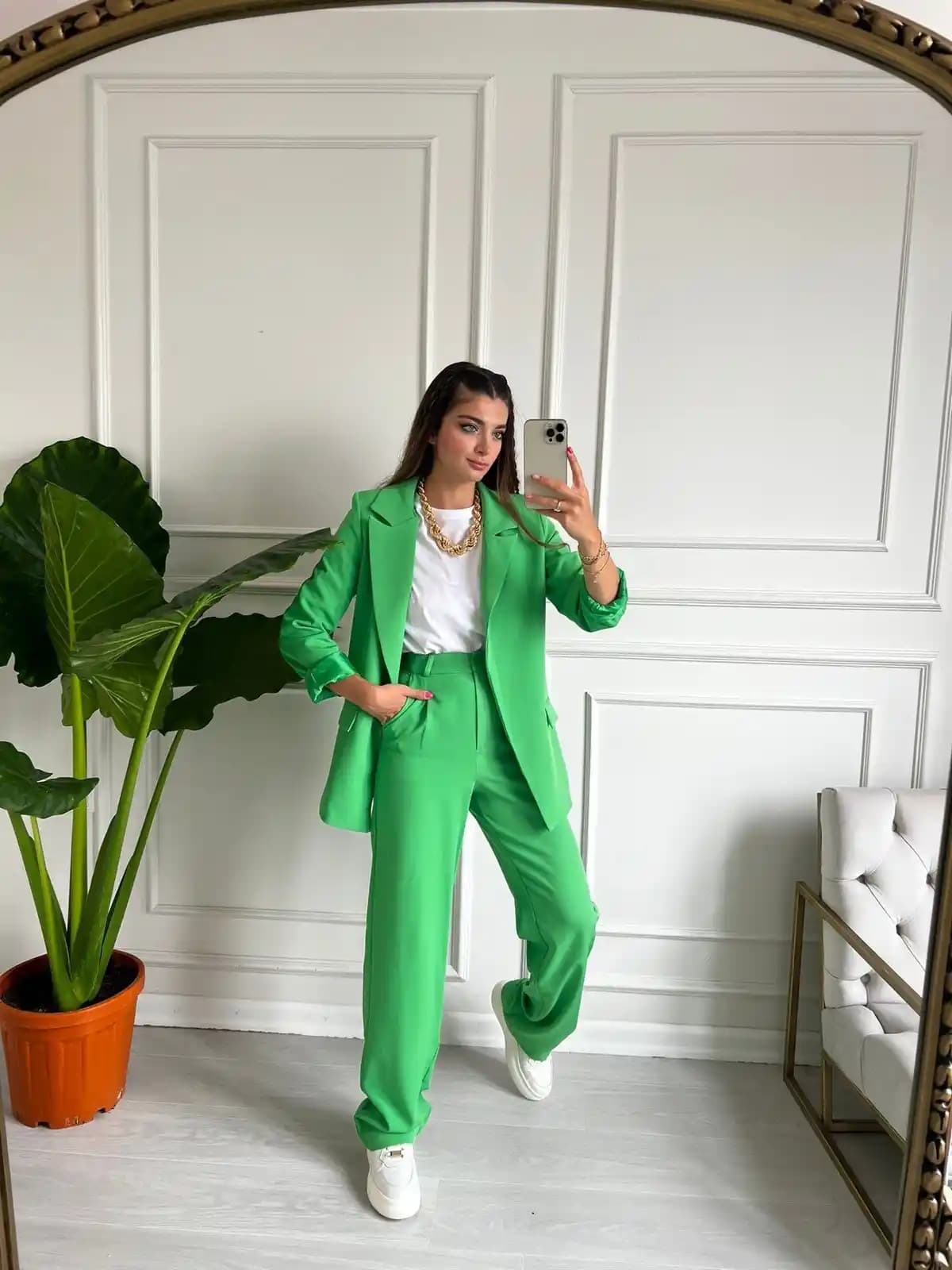 Yeşil blazer ceketlerle tarzınızı yansıtmanın en iyi kombinasyonları ve moda ipuçları