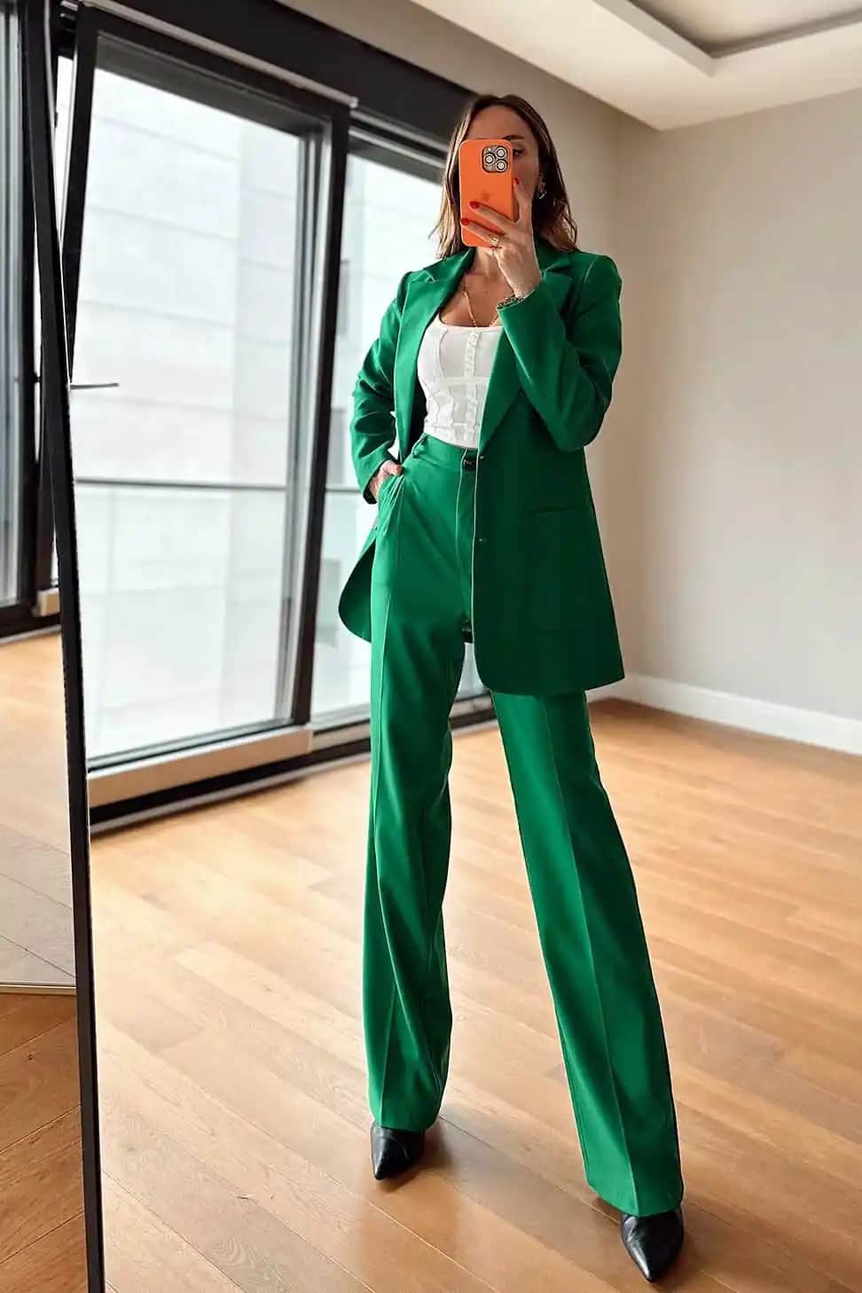 Yeşil Bol Pantolon Kombinleri: Moda Trendleri ve Stil Önerileri