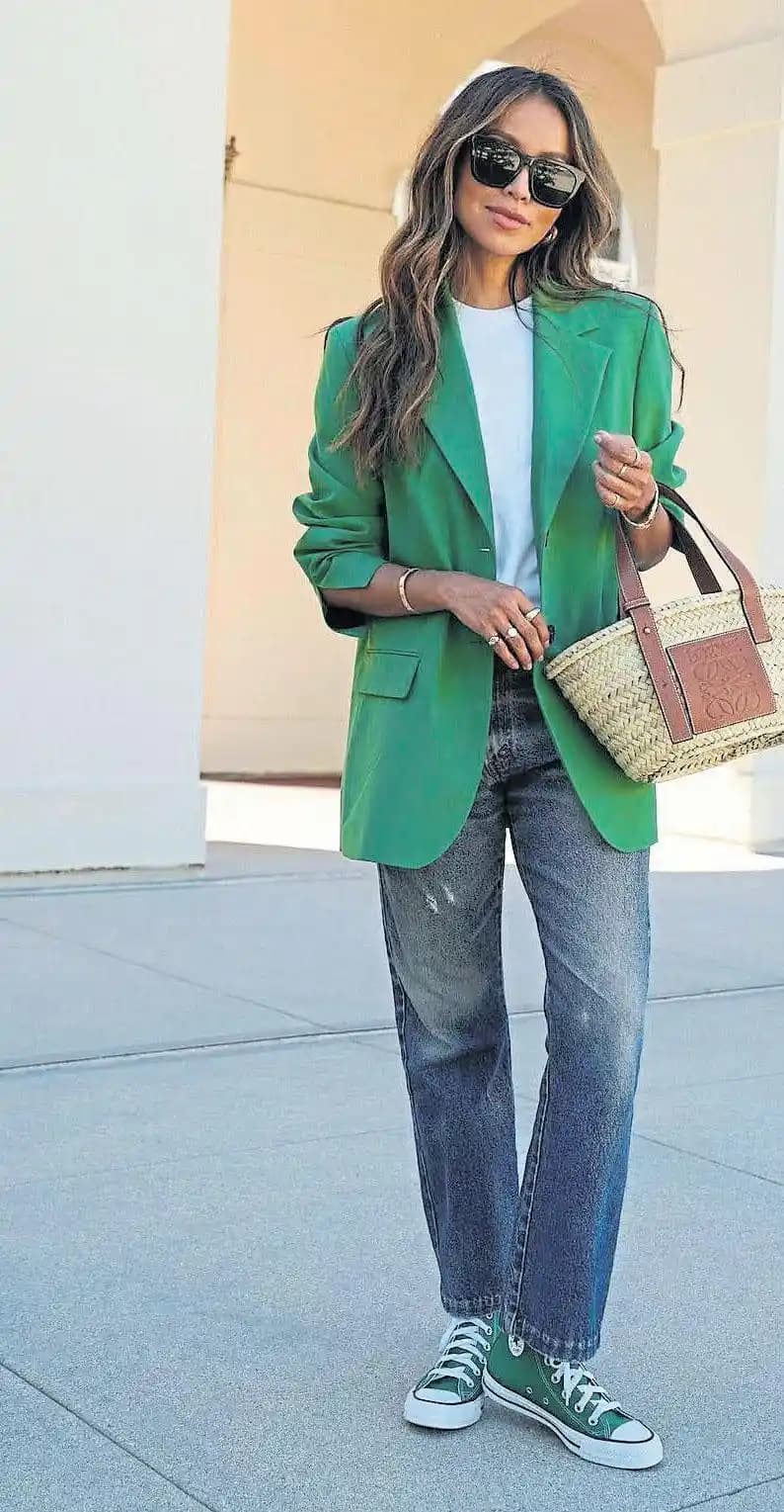 Yeşil Ceket Kombinleri ve Moda Trendleriyle Şık ve Kendine Güvenli Stil Yaratma Rehberi
