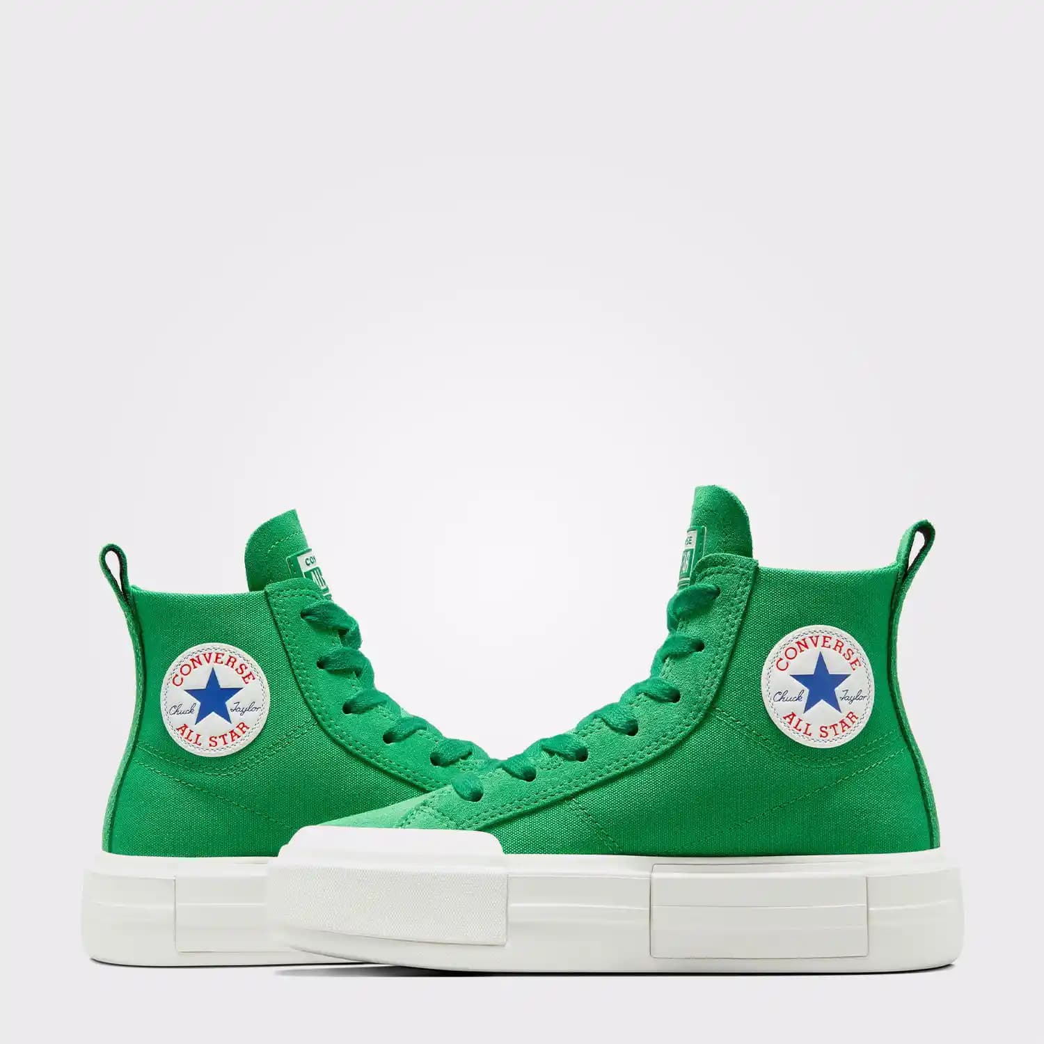 Yeşil Converse Kadınlar İçin Moda İkonu: Renklerin Gücü ve Tarzın Yansıması