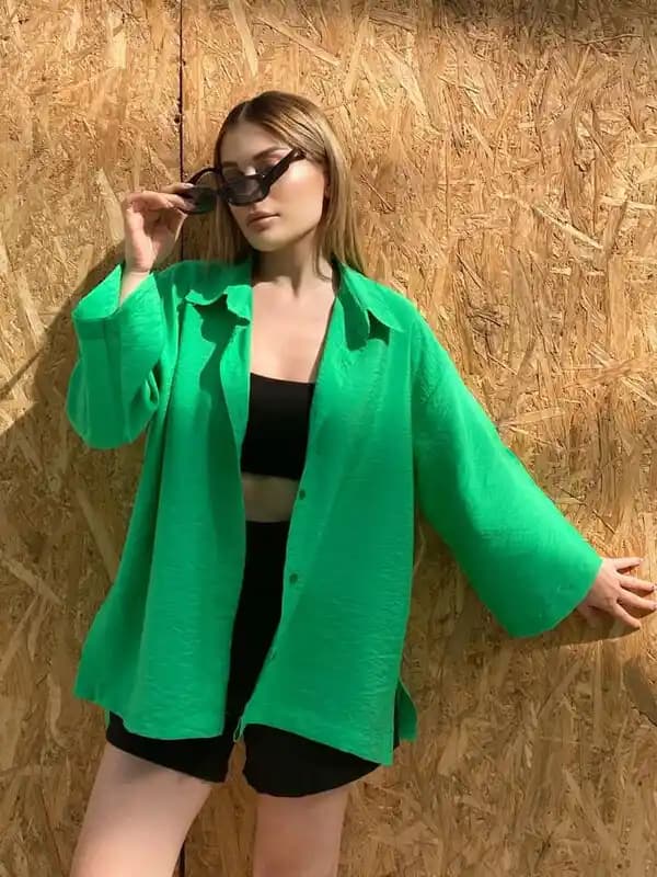 Yeşil Gömlek Kadınlar İçin Kombin Rehberi: Günlük, İş ve Davet Stil İpuçları