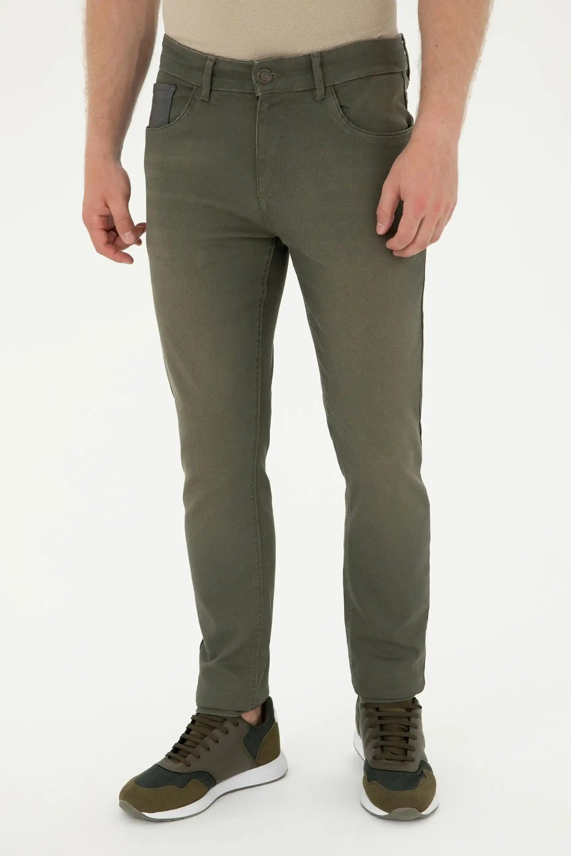 Yeşil Jean Modada Doğallık ve Şıklığın Buluştuğu Güncel Trendler ve Kombinasyonlar