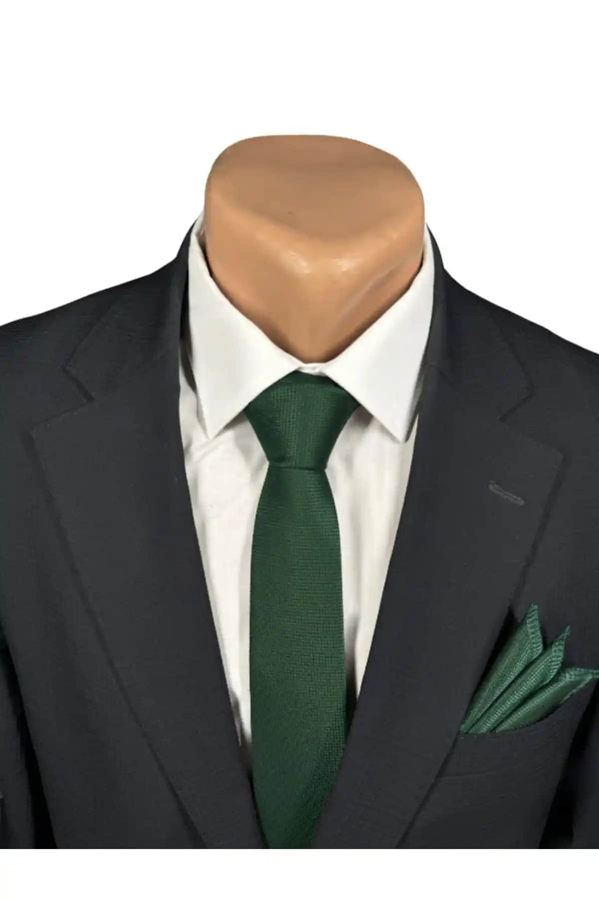 Yeşil Kravat ile Şıklığı Yakalayın: Moda Dünyasında Kombinasyon ve Stil İpuçları