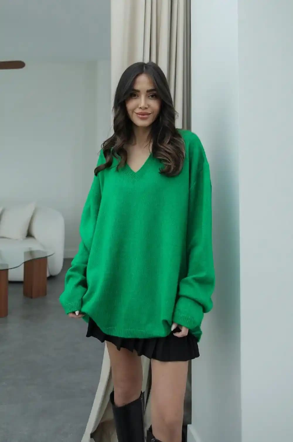 Yeşil V Yaka Kazaklar: Moda ve Stil İçin Modern ve Klasik Alternatifler