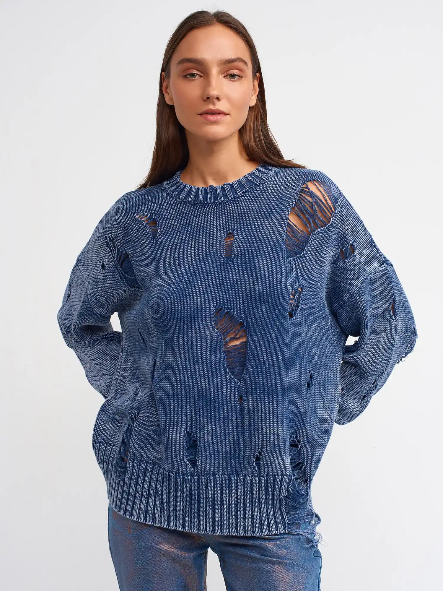 Yırtık Kazak Modelleri ve Trendleri: Modern ve Konforlu Giyim Seçenekleri