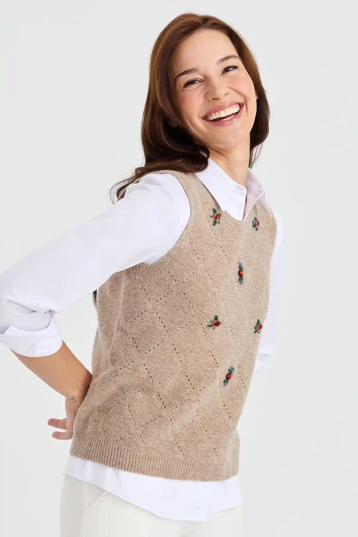 Yün Süveterler: Moda ve Fonksiyonellik Sunan Sıcak Kış Giysileri