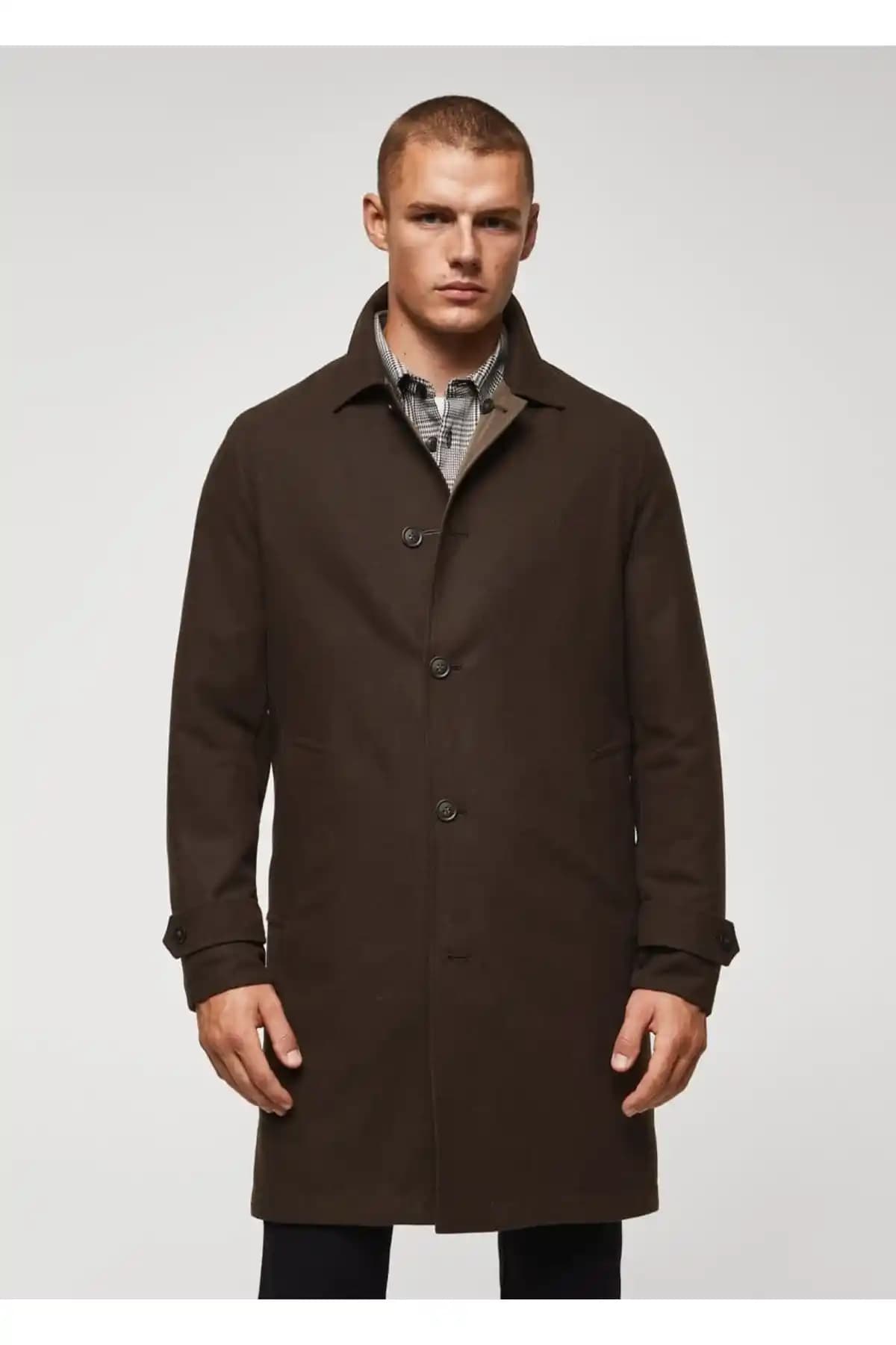 Yün Trençkot: Kış Aylarının Şıklık ve Konforunu Sunan Klasik ve Modern Seçenekler