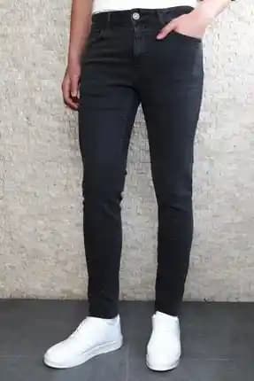 Zayıf Vücut Tipine Uygun Pantolon Seçimi ve Moda Trendleri Analizi