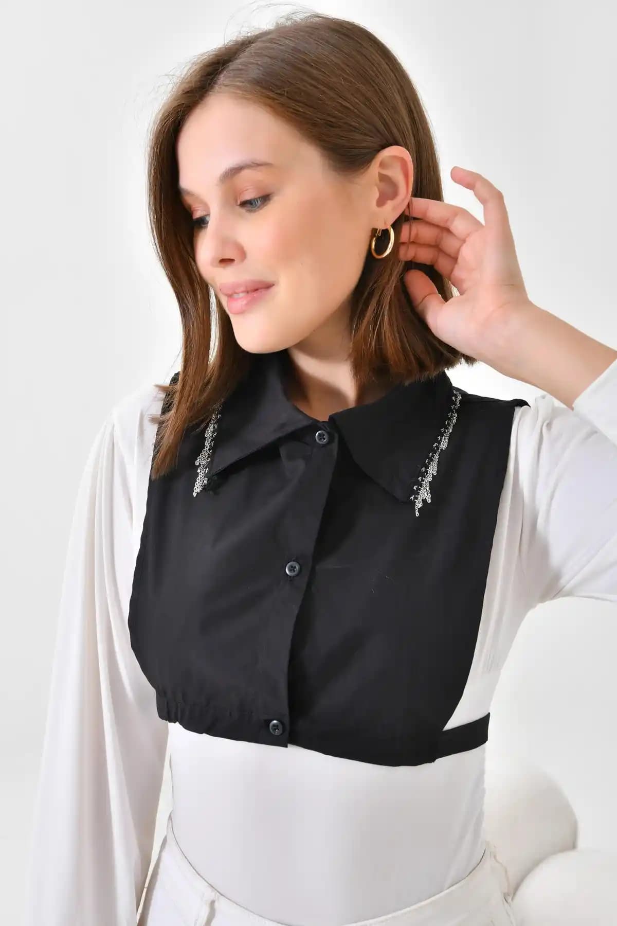 Zincir Yaka Gömlek Modada Cesur ve Modern Bir Detay Olarak Öne Çıkıyor