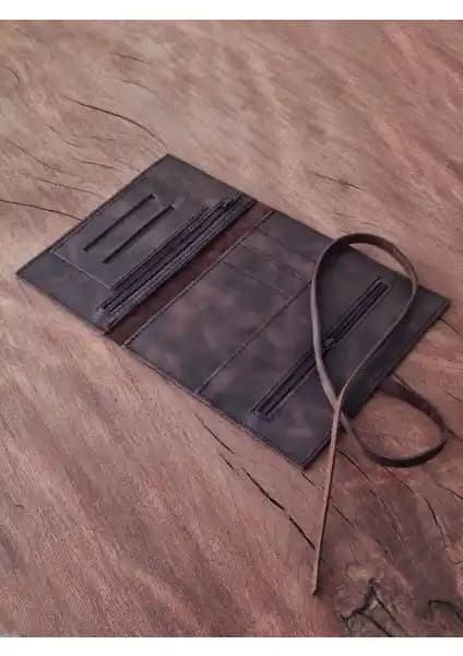 Bouscrab Kartlıklı Tütün Kesesi: Şık ve Fonksiyonel Hakiki Deri Tasarımıyla Öne Çıkar